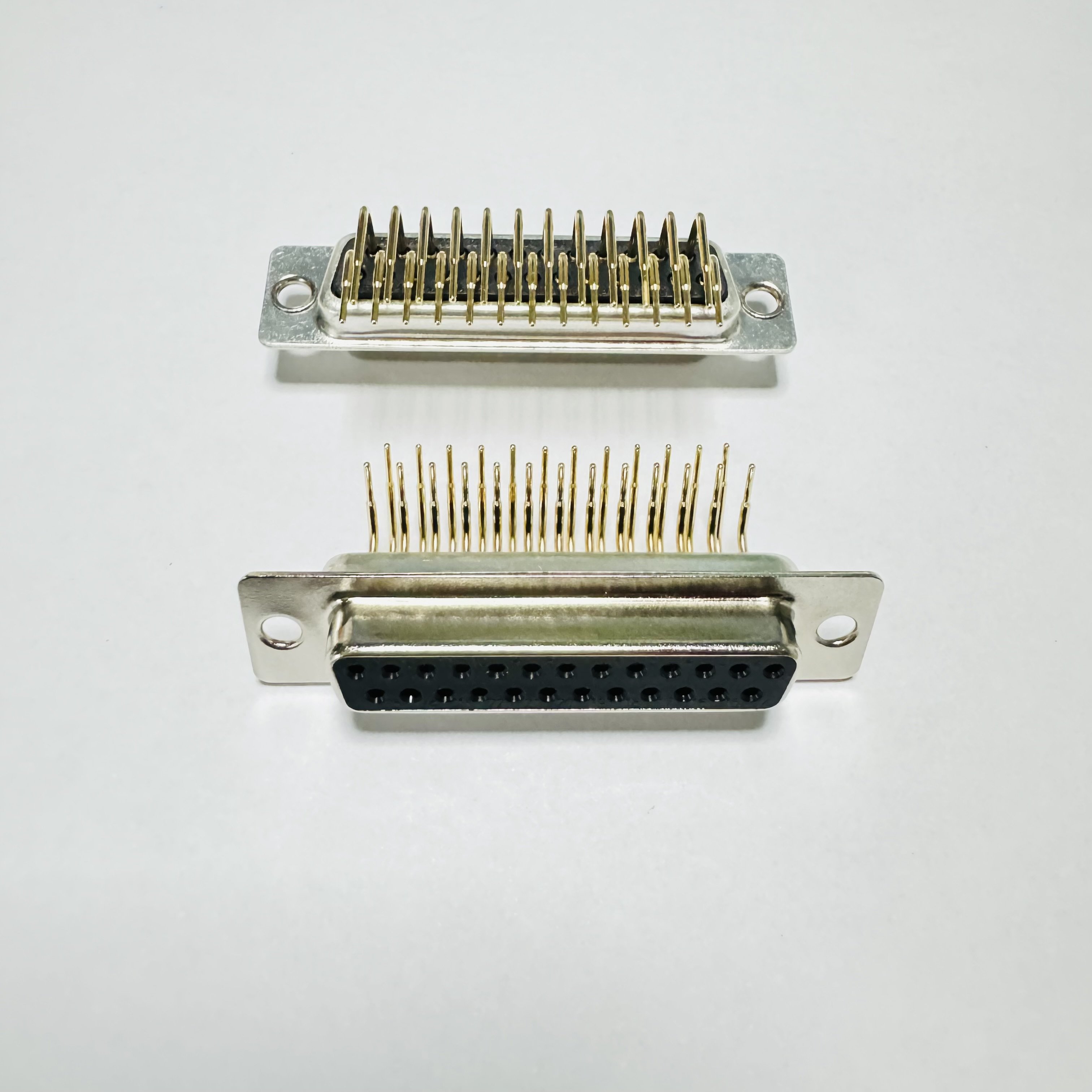 Solid pin 25 position D-Sub socket reverse installation female socket connector through hole right angle 2 rows 0.1 "2.54mm