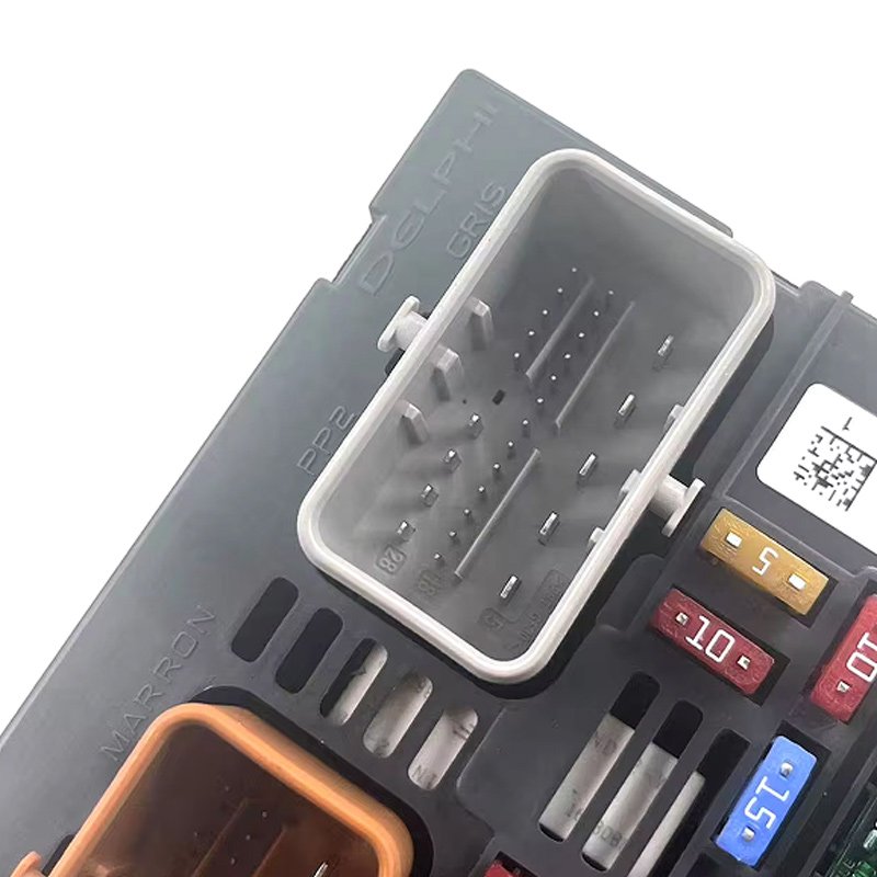 9809742880 9666700480 9807028780 9675879480 Suitable for Peugeot 307 308 408 Citroen C4 R05 R20 fuse box assembly BSM=R05