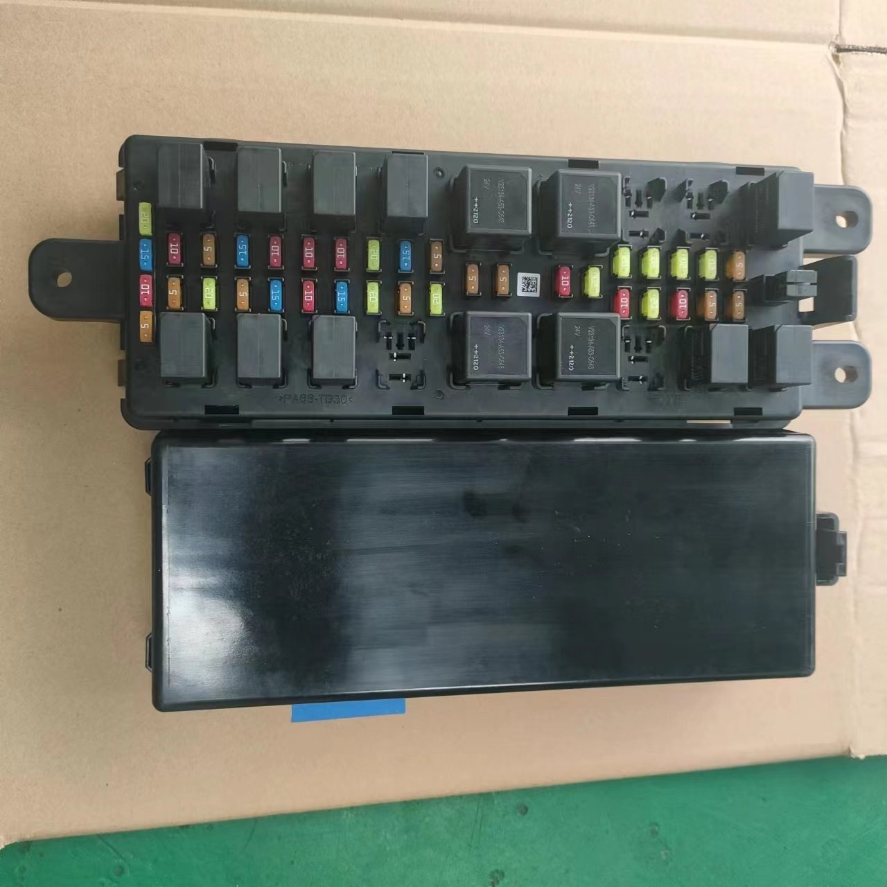 SK350-10 original brand new relay box component YN24E00036F2 fuse box relay for kobelco excavator