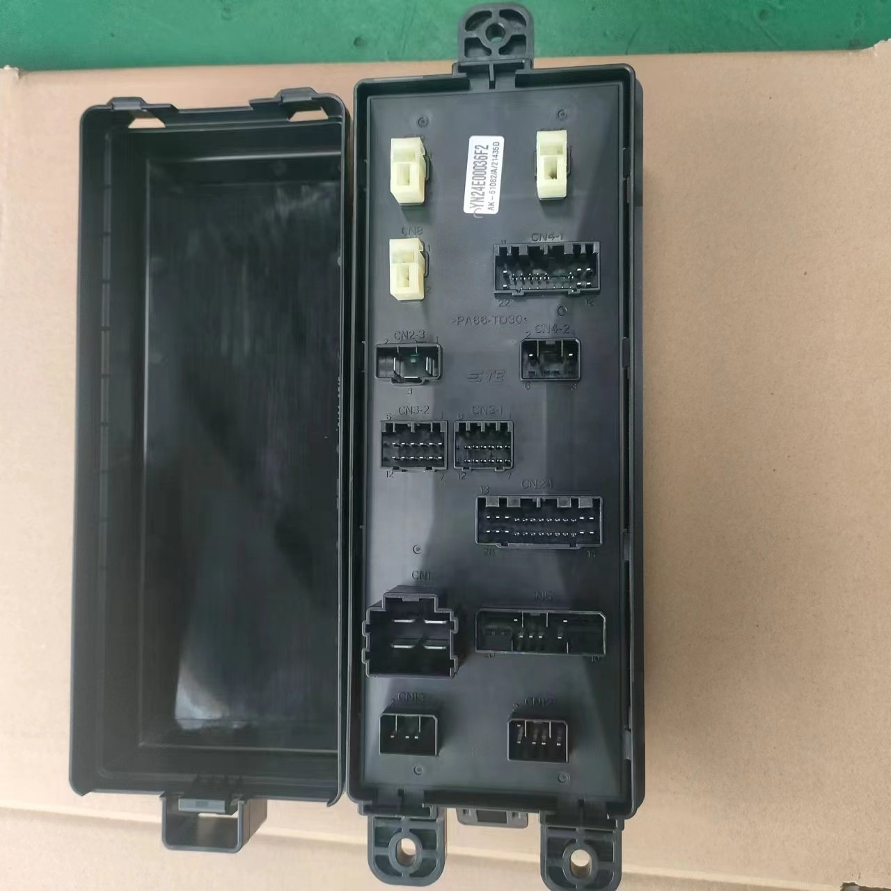 SK350-10 original brand new relay box component YN24E00036F2 fuse box relay for kobelco excavator
