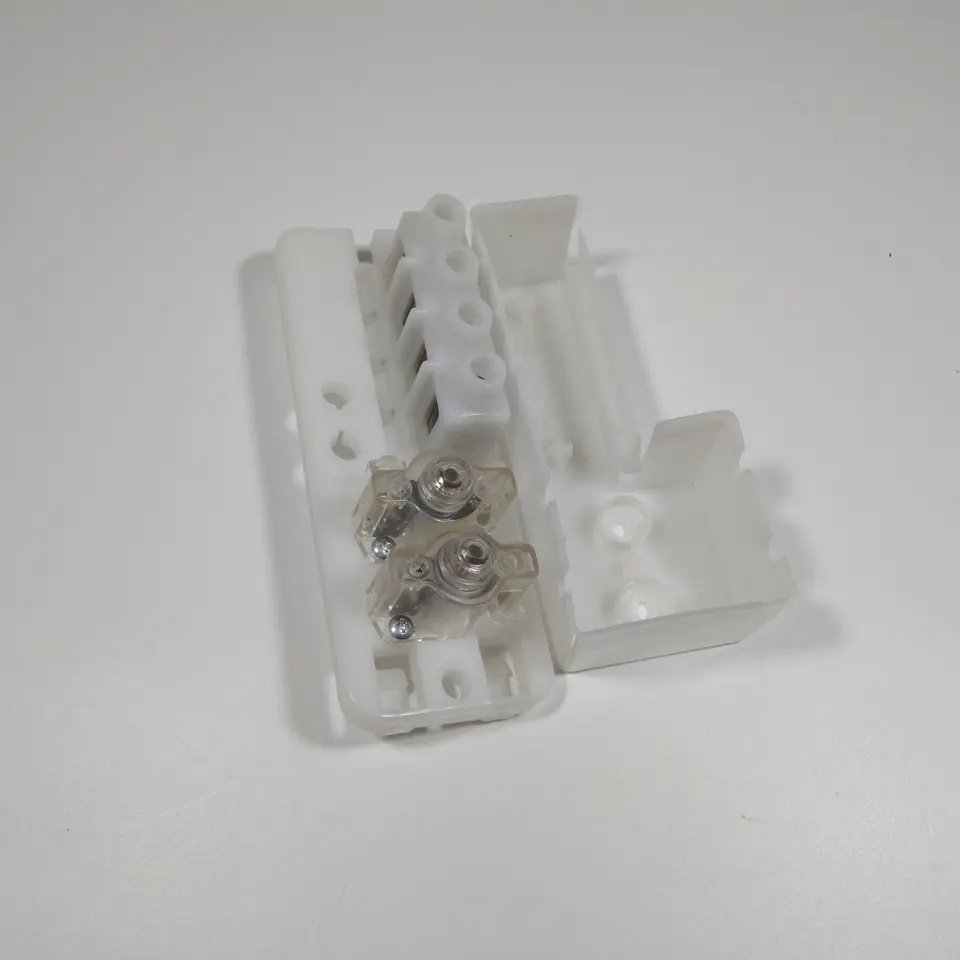 Wholesale auto MVL/435 universal connector fuse box