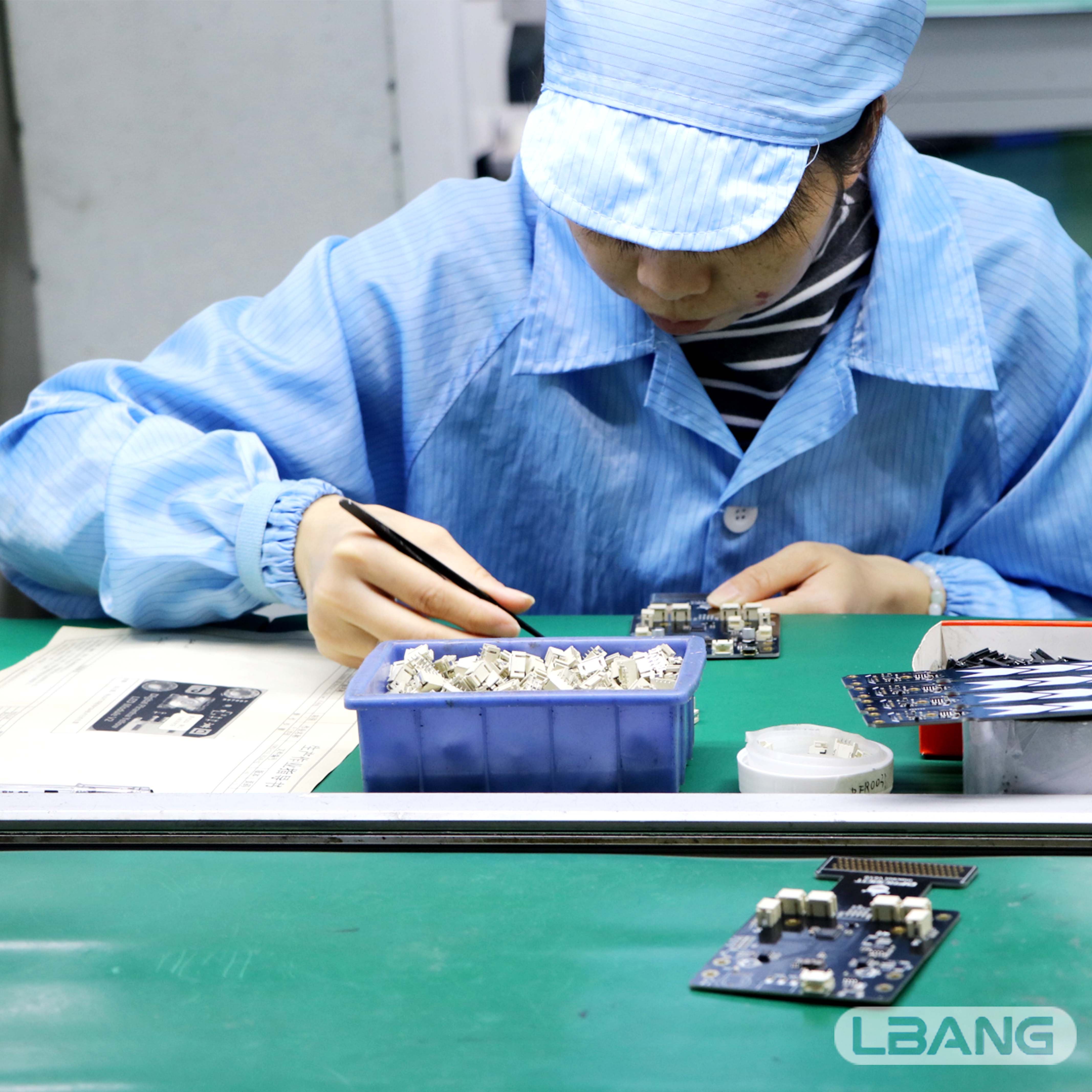 Electronic Components Integrated Circuit Chip SPM300400Y1X Circuit Protection IC spm300400y1 Fuses