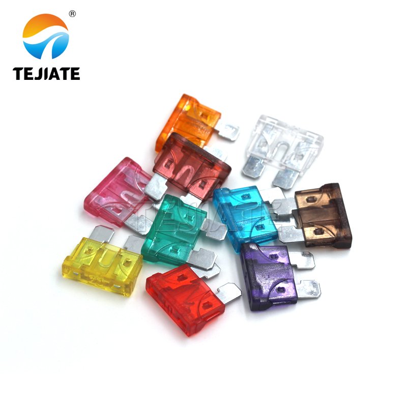 Medium size car fuse 3A-40A electronic component 0805 1.1a 6v voltage ceramic fuse 15a 250v