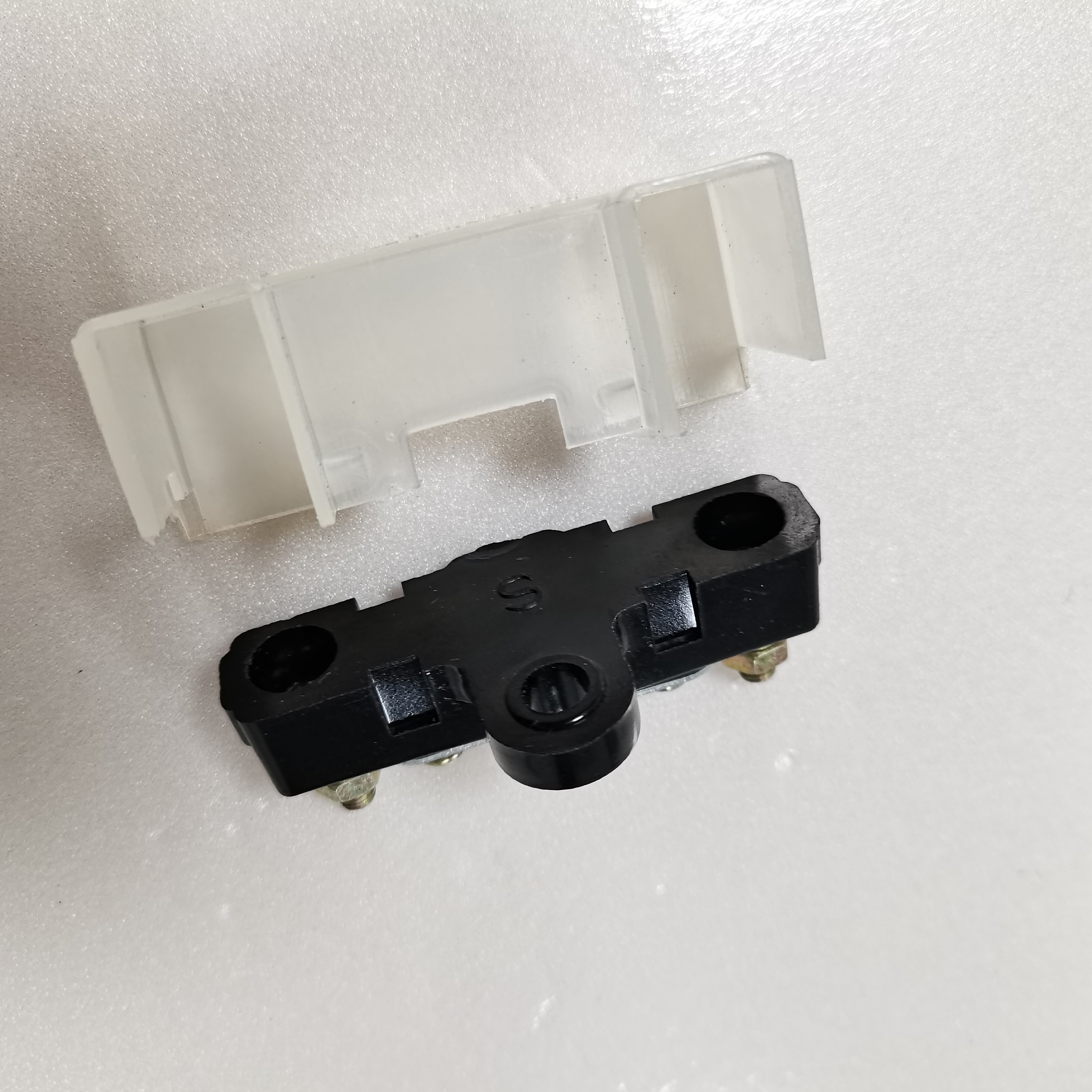 Quality Assurance Small Fork Bolt Fuse Assembly Holder Fork Bolt Fuse Component Bracket
