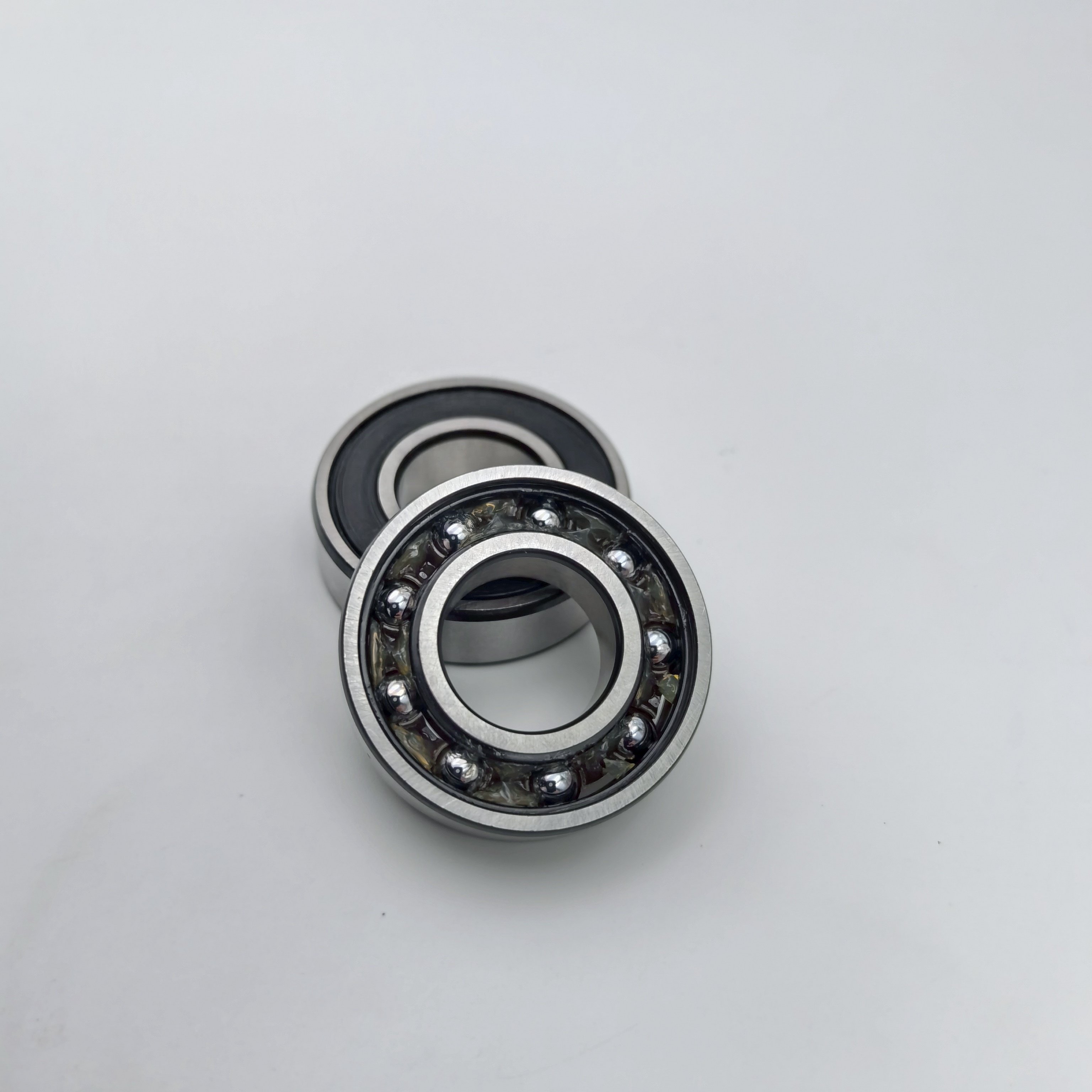Latest Products Good Quality Long Life Nylon Cage Deep Groove Ball Bearing 6002-2RS1TN9/C3VT162 For Wholesales