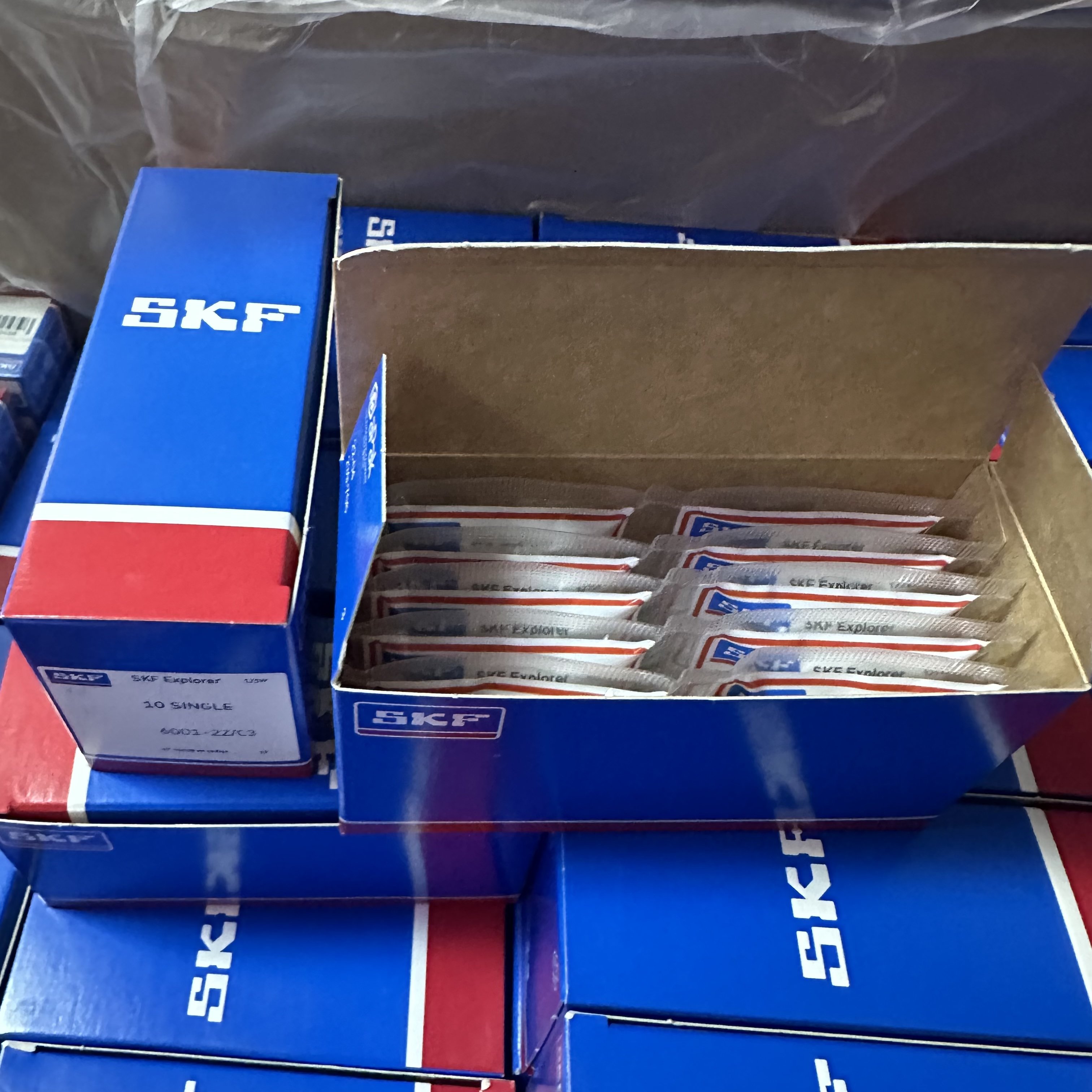 -Original SKF Deep groove Ball Bearing 6002 2Z/C3 15*32*9MM 0.031KG SKF Single row ball bearing 6002 2Z