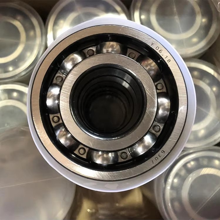 Japan original high quality 6307NX7/90C3 Single row deep groove ball bearings with snap ring groove