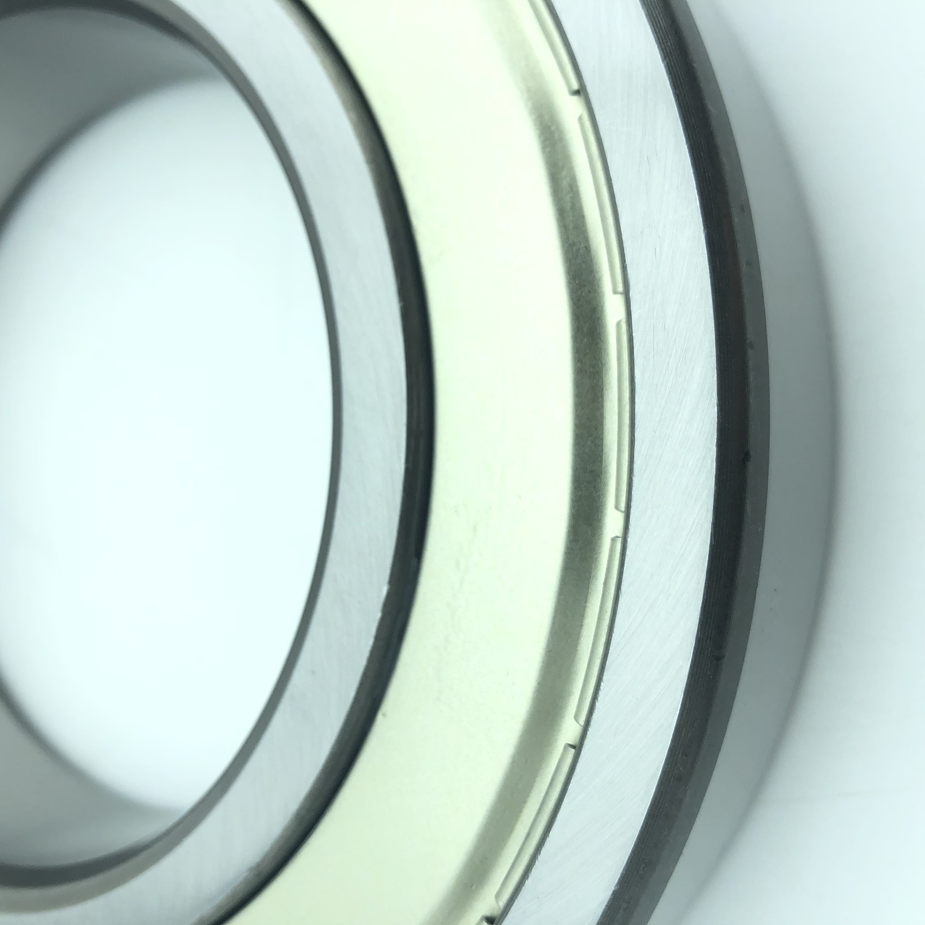 Spot Goods High Performance Long Life Deep Groove Ball Bearing 6221-ZZ/C3 for Automobile Gearbox