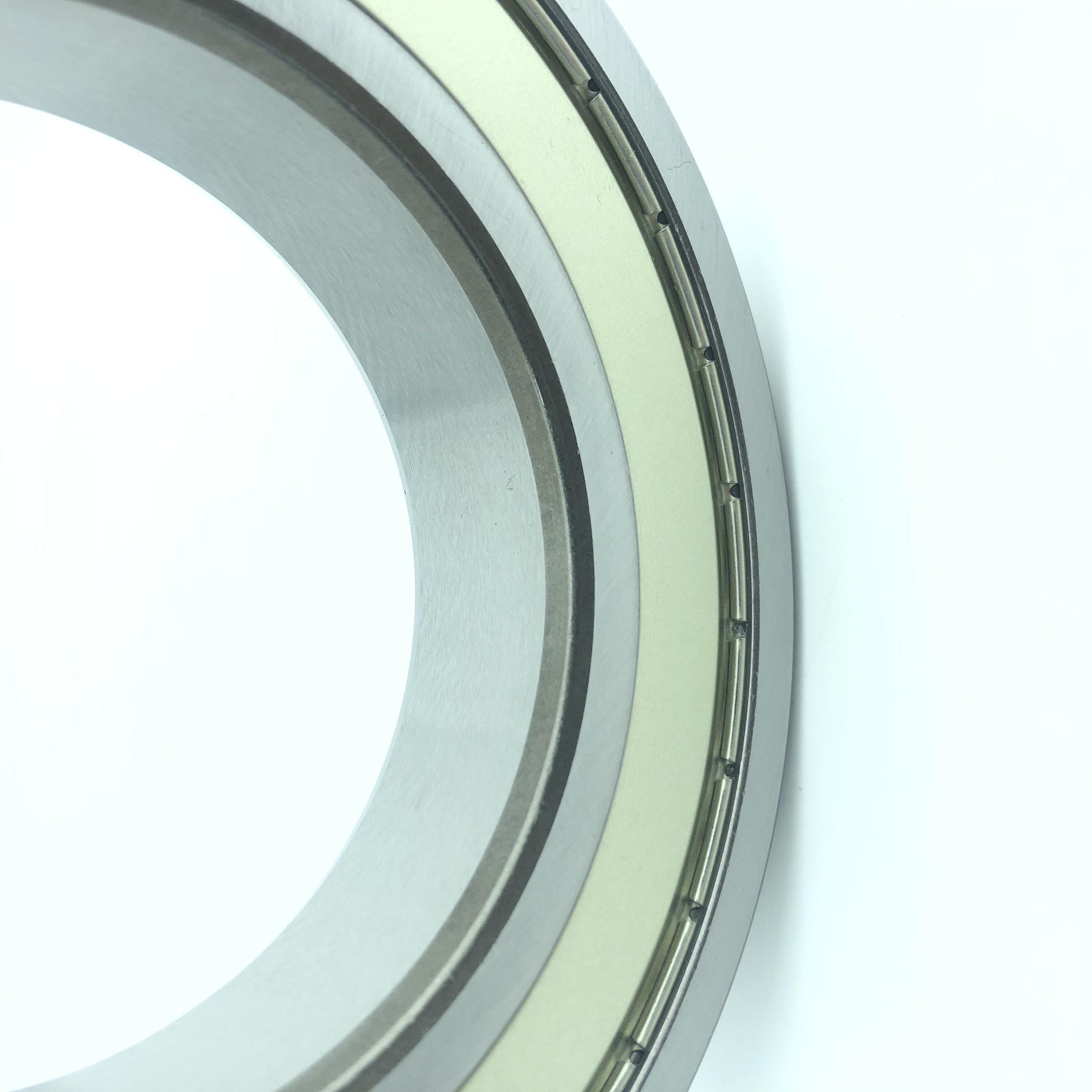 Spot Goods High Performance Long Life Deep Groove Ball Bearing 6221-ZZ/C3 for Automobile Gearbox