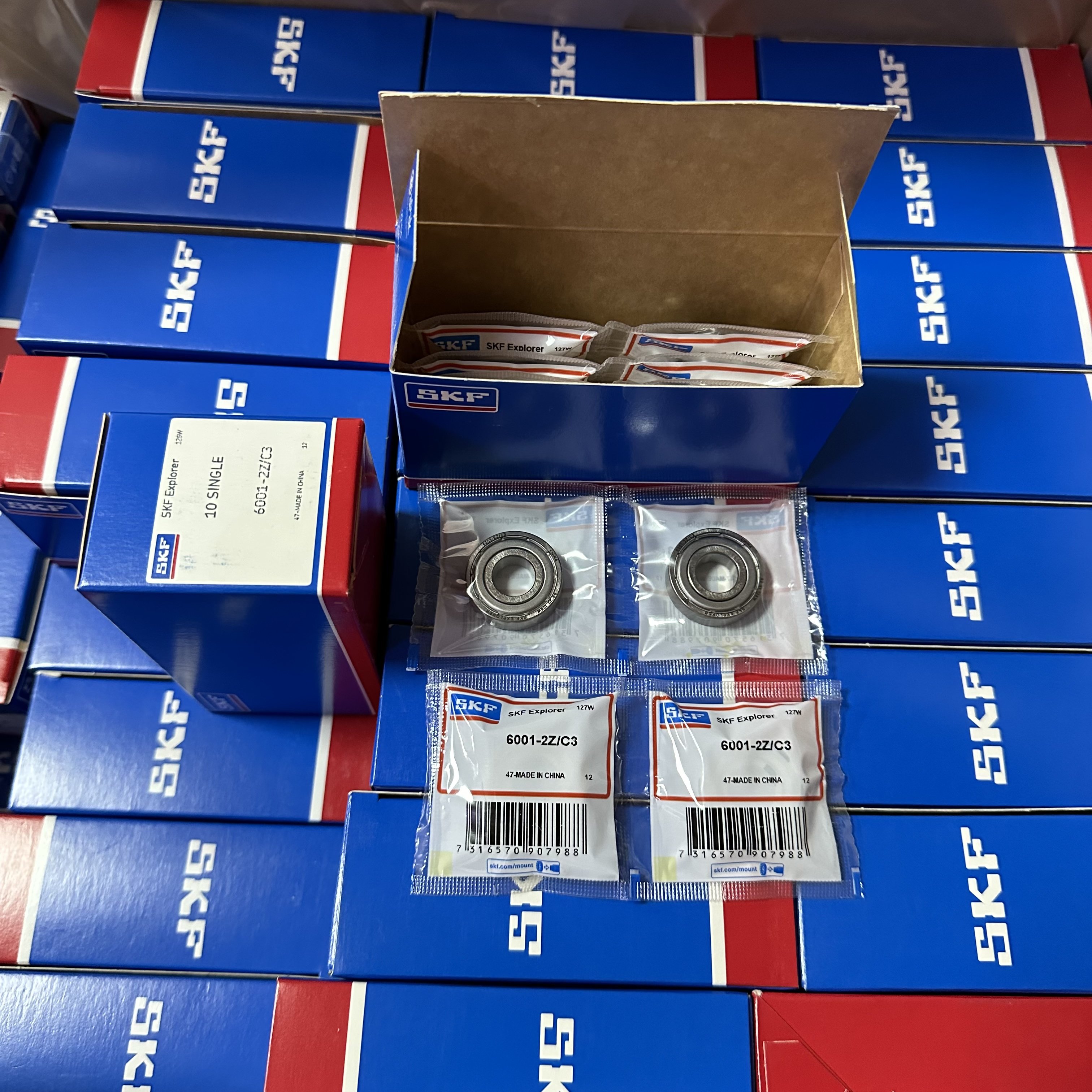-Original SKF Deep groove Ball Bearing 6001 2Z/C3 12*28*8 mm 0.0217kg SKF single row ball bearing 6001 2Z