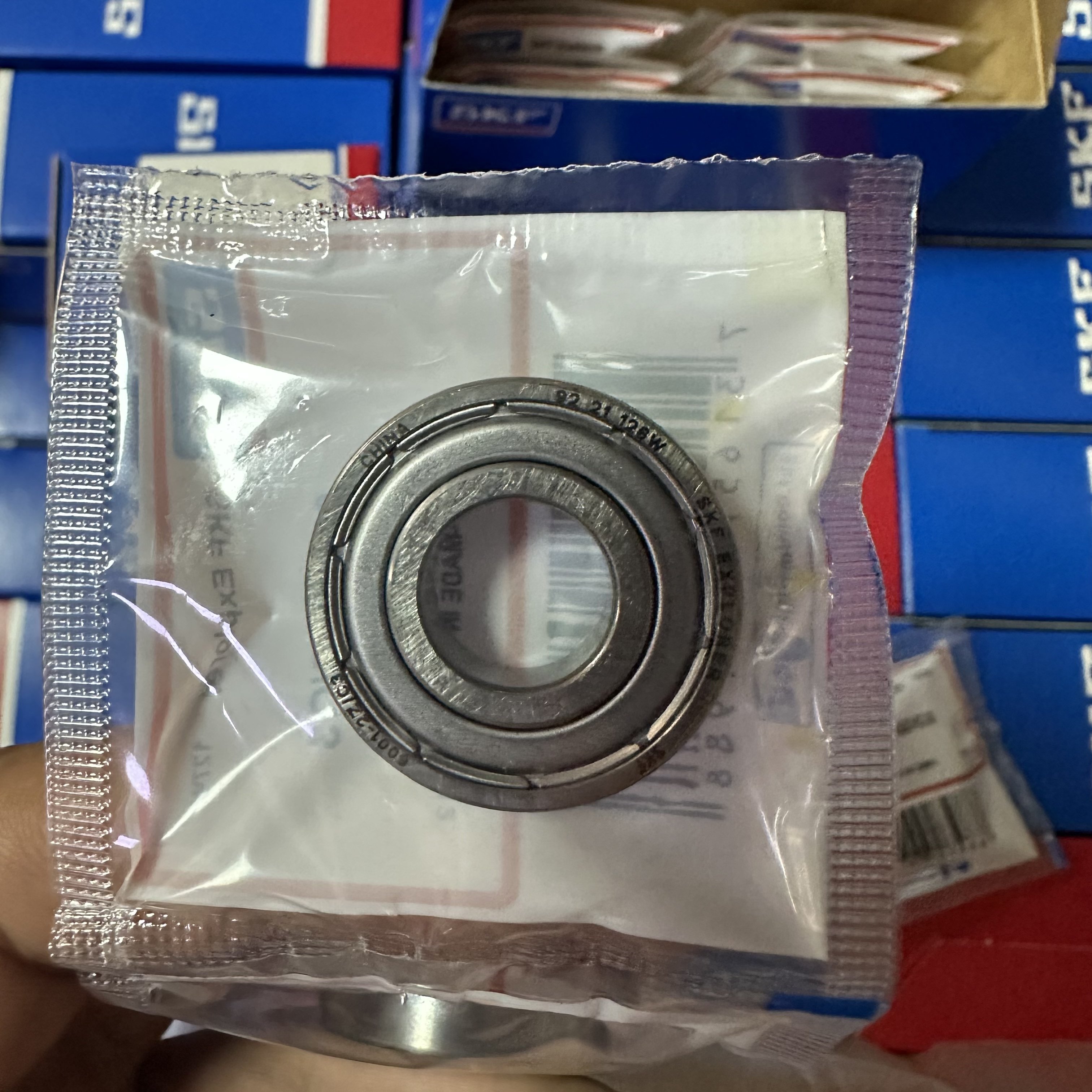 -Original SKF Deep groove Ball Bearing 6001 2Z/C3 12*28*8 mm 0.0217kg SKF single row ball bearing 6001 2Z