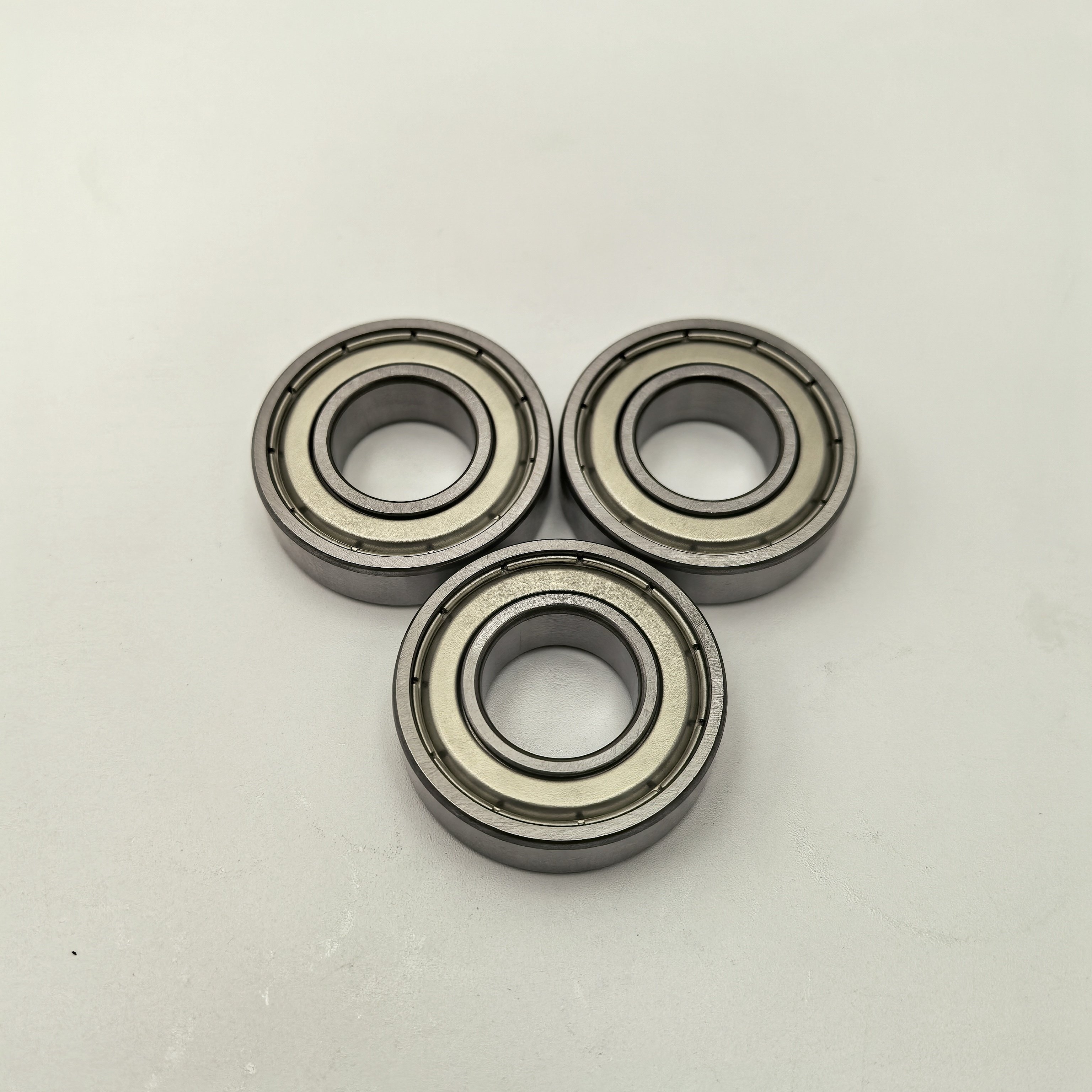 Spot Goods High Quality Long Life Automobile Deep Groove Ball Bearing 6002ZZ