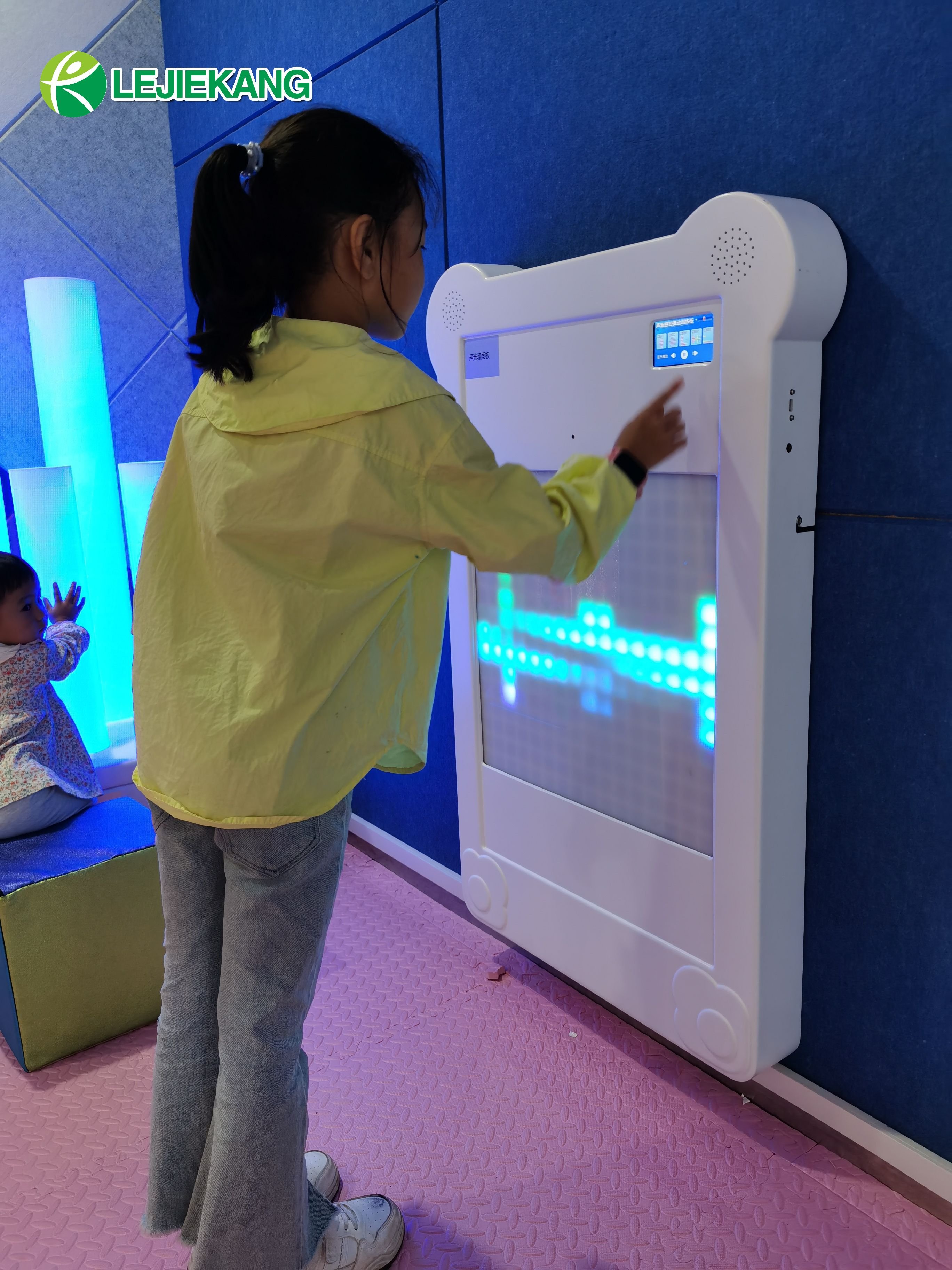 Sensory Education For Autism Relieves Stress By Using Sound To Produce Different Lighting Effects