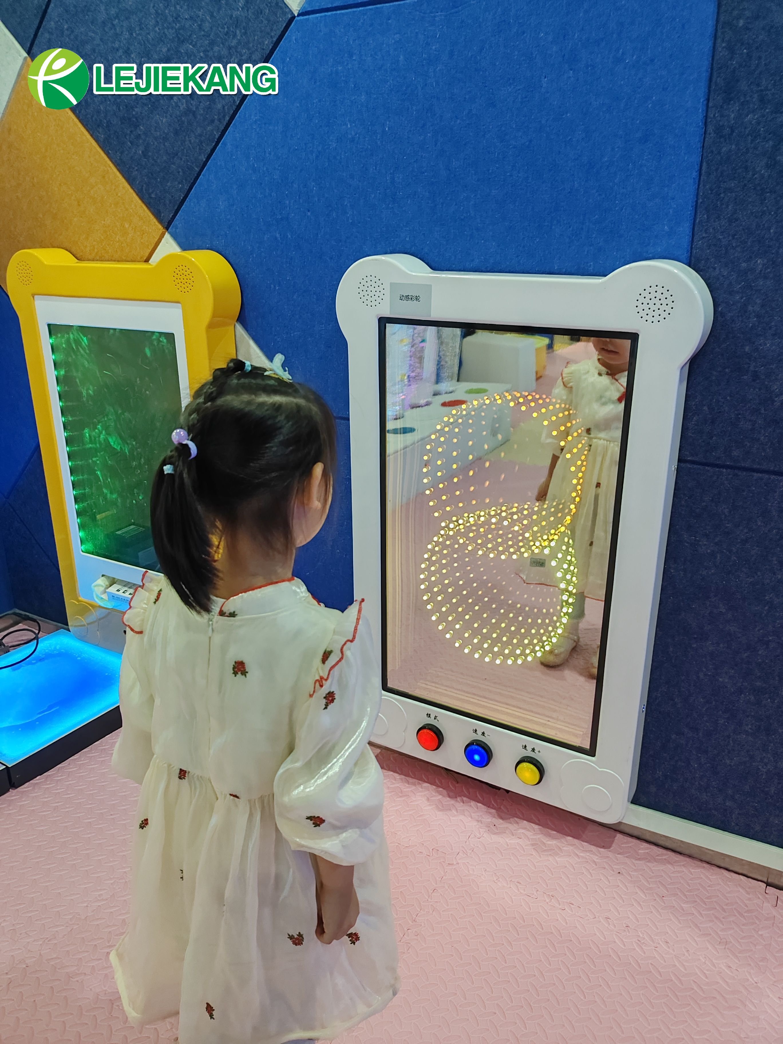 High-quality Sensory Education For Children With Button-operated Light-emitting Diode Lights To Relieve Stress, ADHD And Autism