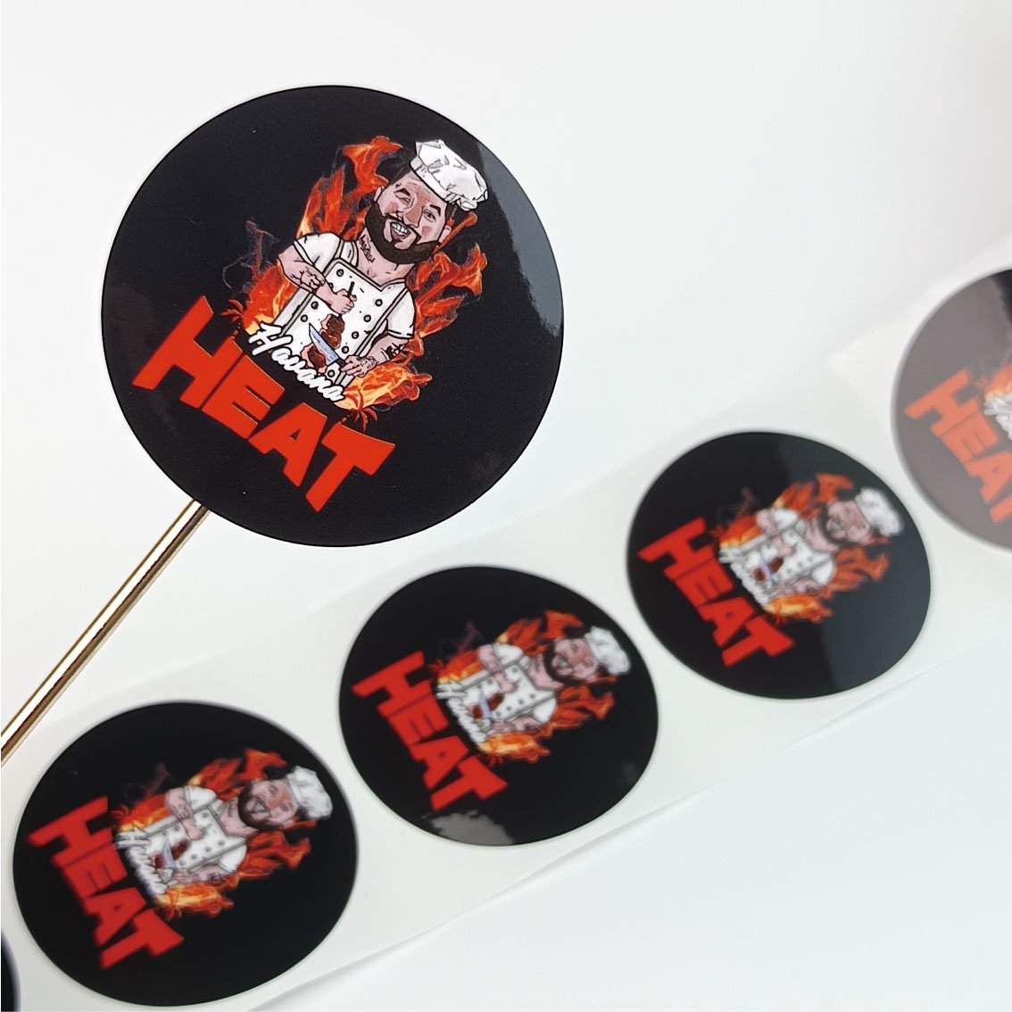 Custom logo sticker waterproof vinyl packaging sticker printing adhesive round food sticker roll