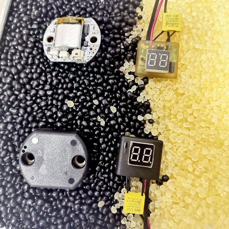 HENKEL TECHNOMELT PA6208 black Low pressure injection hot melt adhesive