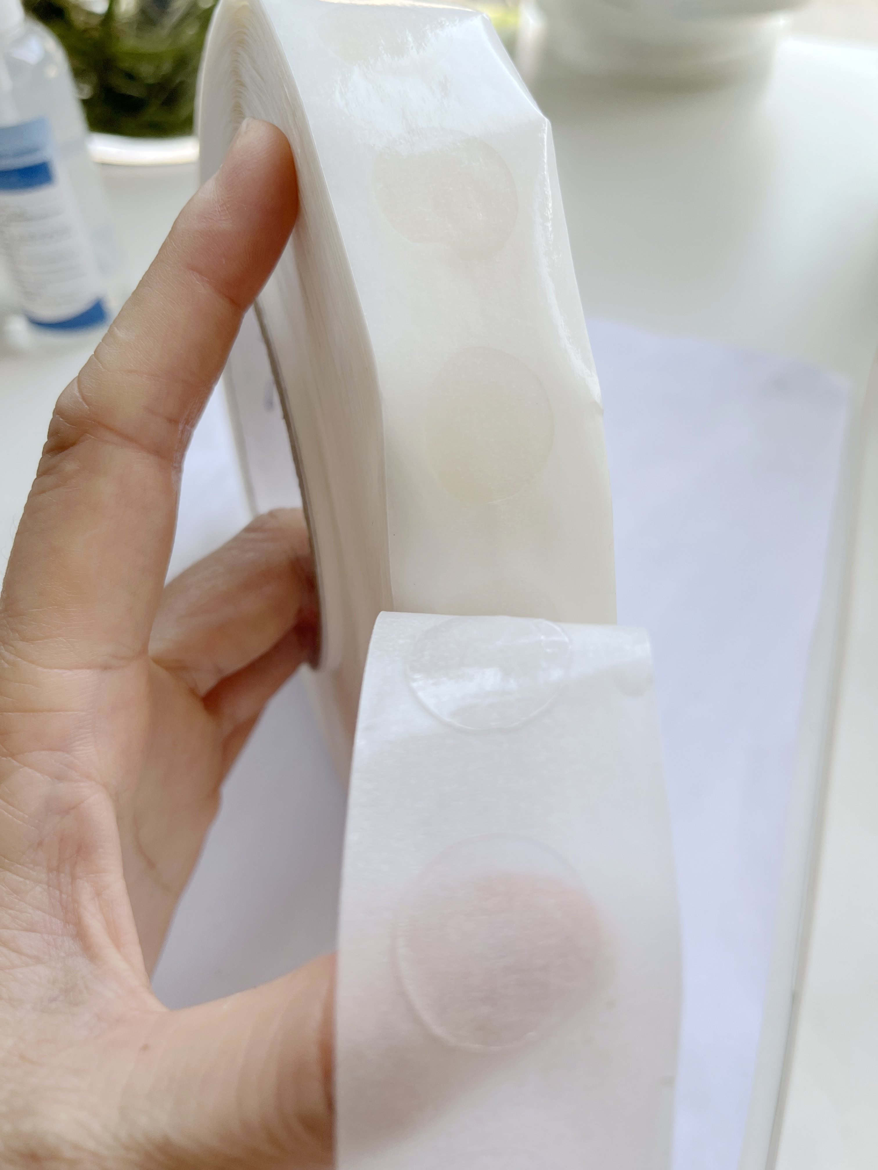 No Traces Adhesive Putty Sticker Balloon Glue Dot Double-Sided Glue Dots Sticker for Posters Walls Crafts Round Sticky Dots