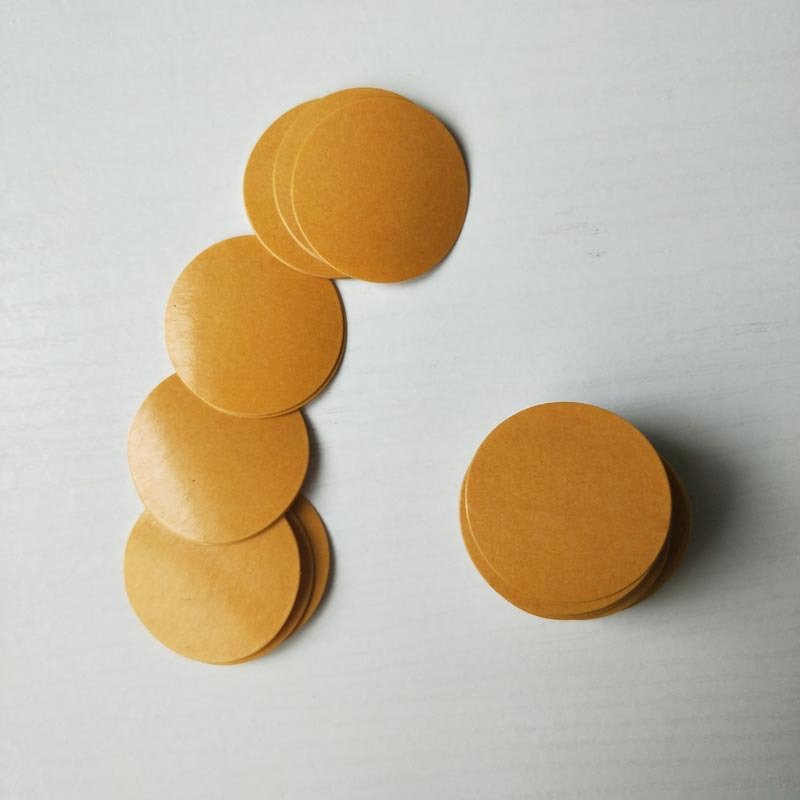 High temperature resistant transparent PET superglue has a thin and seamless mucous membrane that can be removed from the adhesi