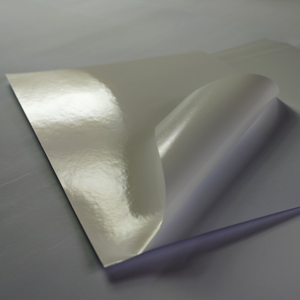 Self Adhesive PP Vinyl Film Sticker Label Inkjet Printing Sticky Label Waterproof Glossy Pearl Rolls