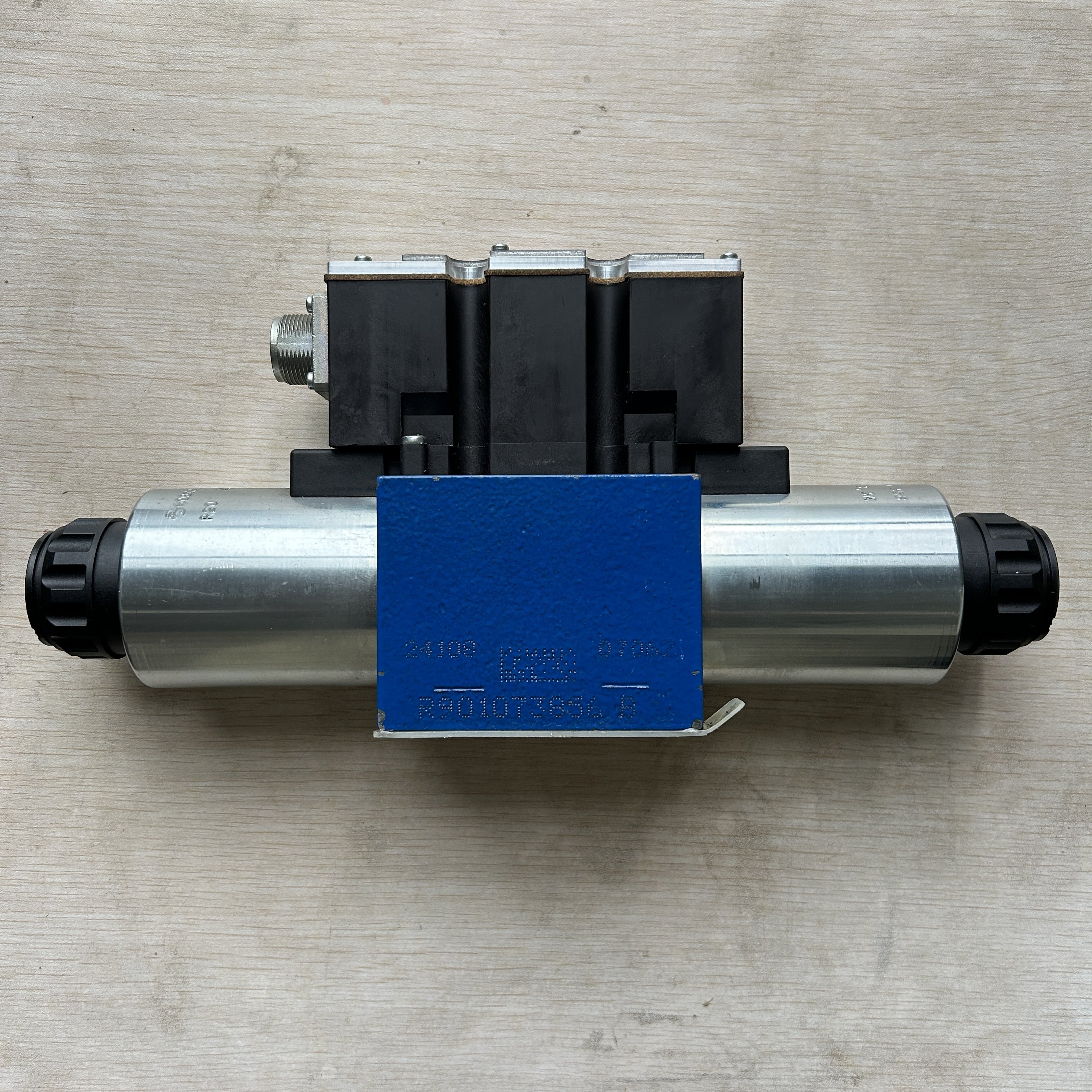 4WRAE 10E60-22/G24K31/A1V R900954083 Hydraulic Proportional Reversing Valve Made in Germany