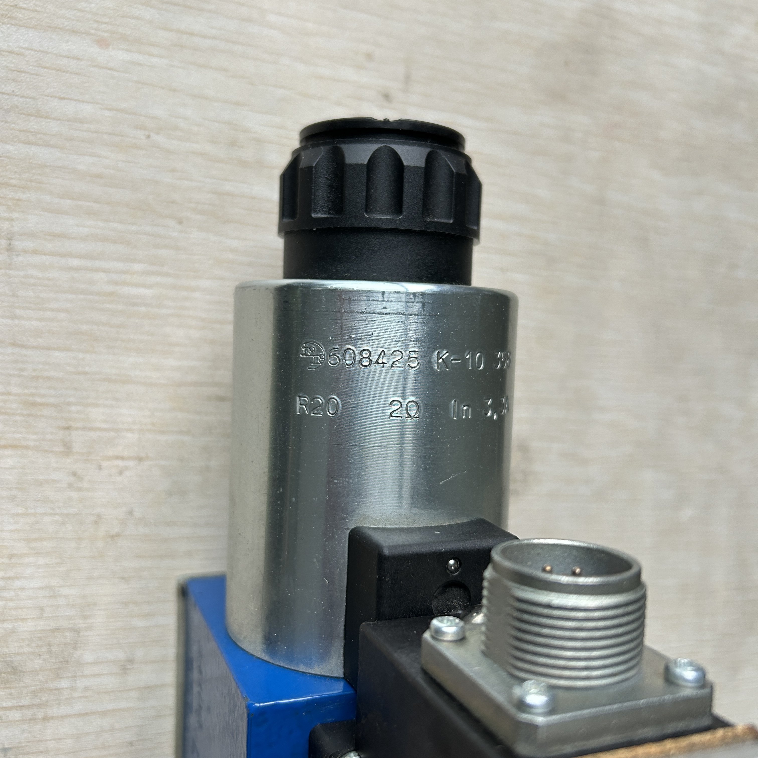 4WRAE 10E60-22/G24K31/A1V R900954083 Hydraulic Proportional Reversing Valve Made in Germany