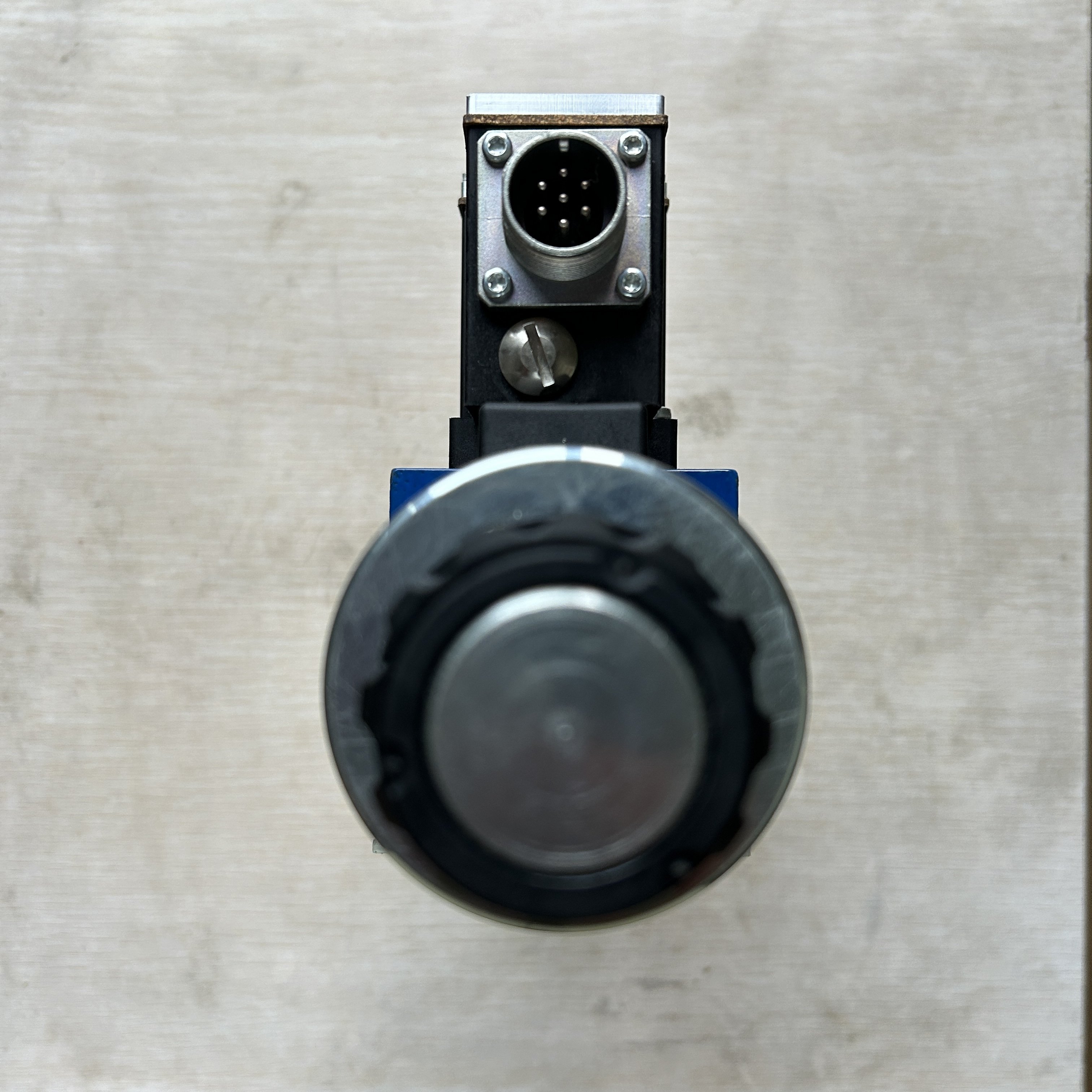 4WRAE 10E60-22/G24K31/A1V R900954083 Hydraulic Proportional Reversing Valve Made in Germany