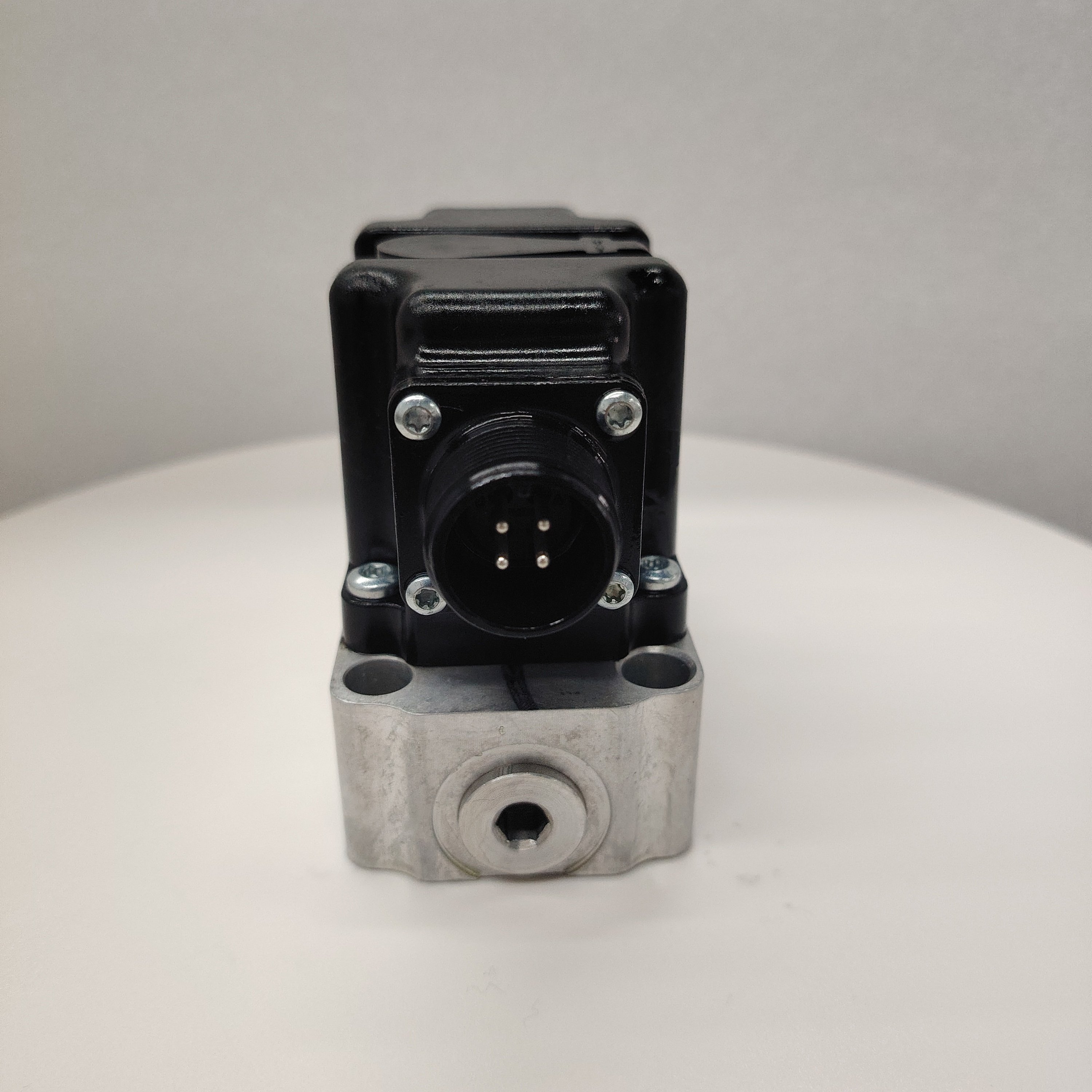 MCV Series MCV116A3501 Hydraulic Directional Control Valve New Solenoid Electric Flow Control Valve
