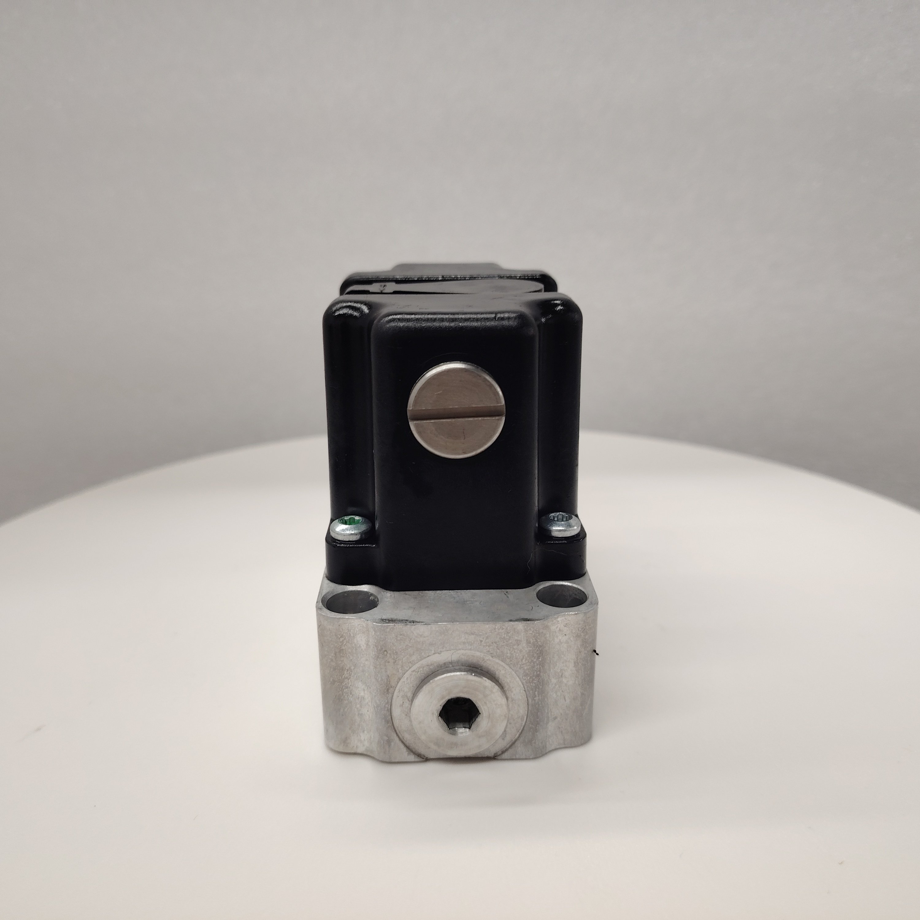 MCV Series MCV116A3501 Hydraulic Directional Control Valve New Solenoid Electric Flow Control Valve