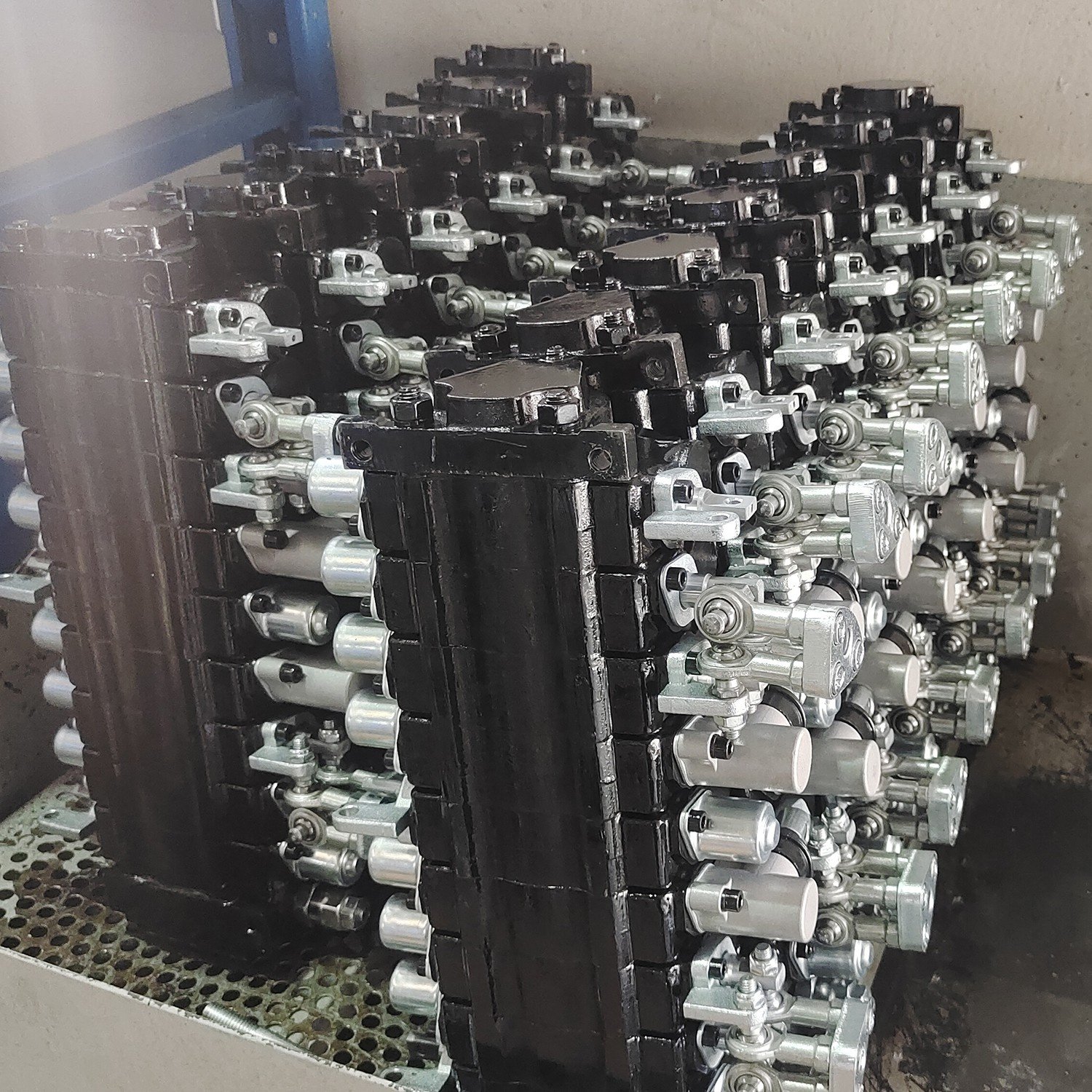 Hy-waloil Forest Crane 250 Bar 60 LPM Light Small 8 Spools 2 Joystick Hydraulic Distributor Sectional Mechanical Control Valve