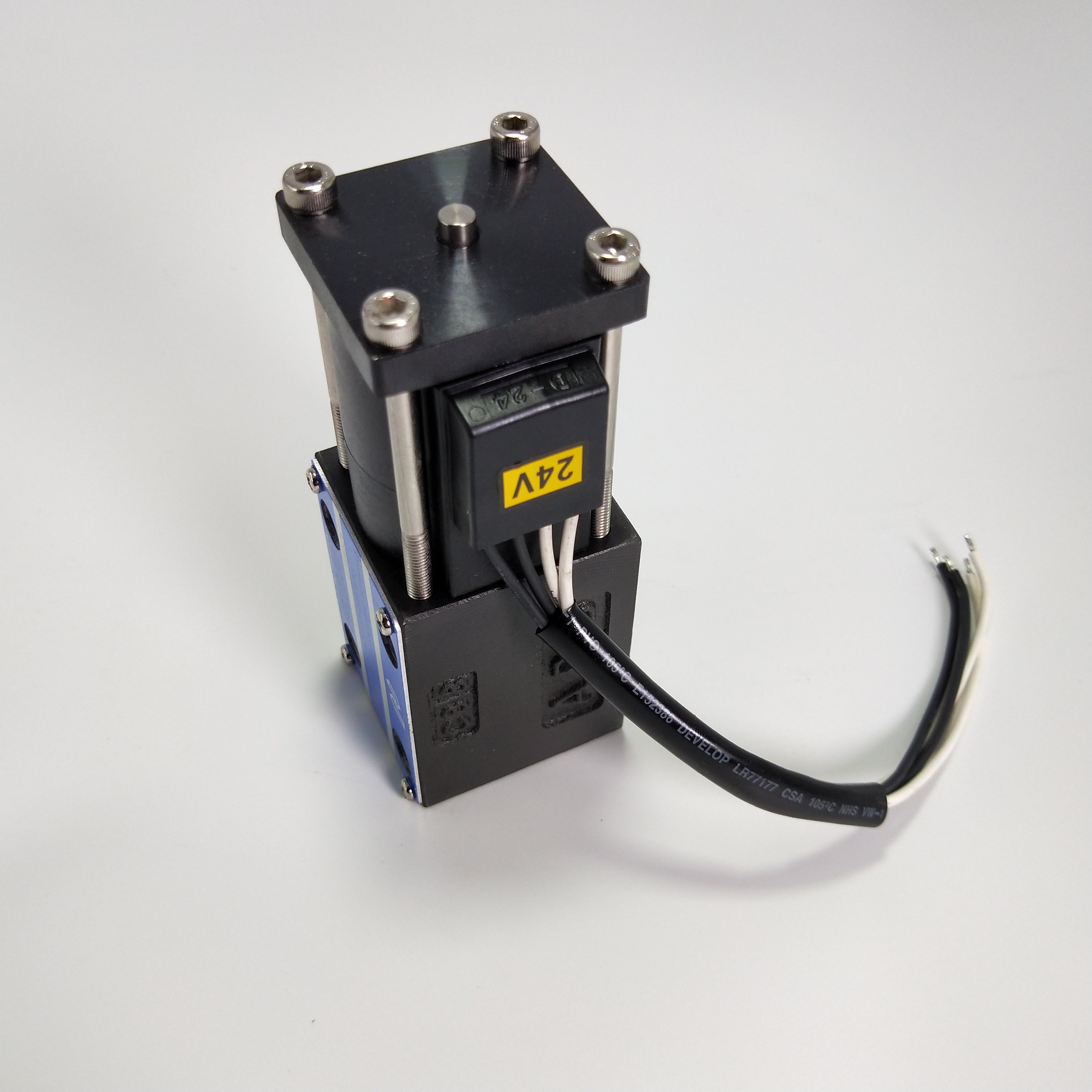 Hydraulic solenoid operated directional valve SWM SWM-G02-C4-D24-30-H006 solenoid controlled relief valves