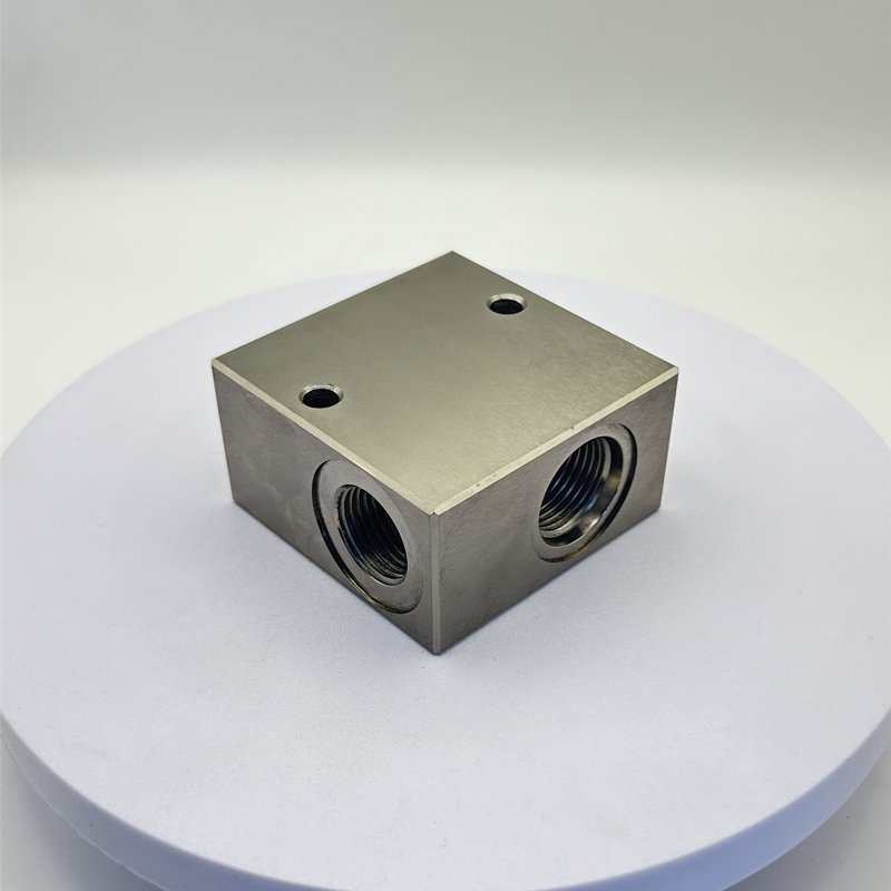 High Quality Hydraulic Valve Manifold Block Aluminium Steel Control Made In China