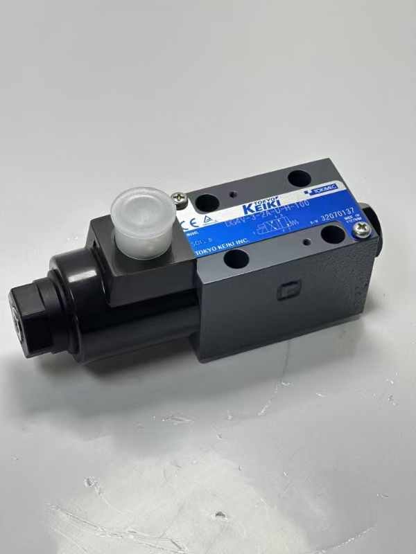 TOKYO TOKIMEC DG4V DG5V Series directional hydraulic valve solenoid operated valve DG4V-3-2A-U-H-100