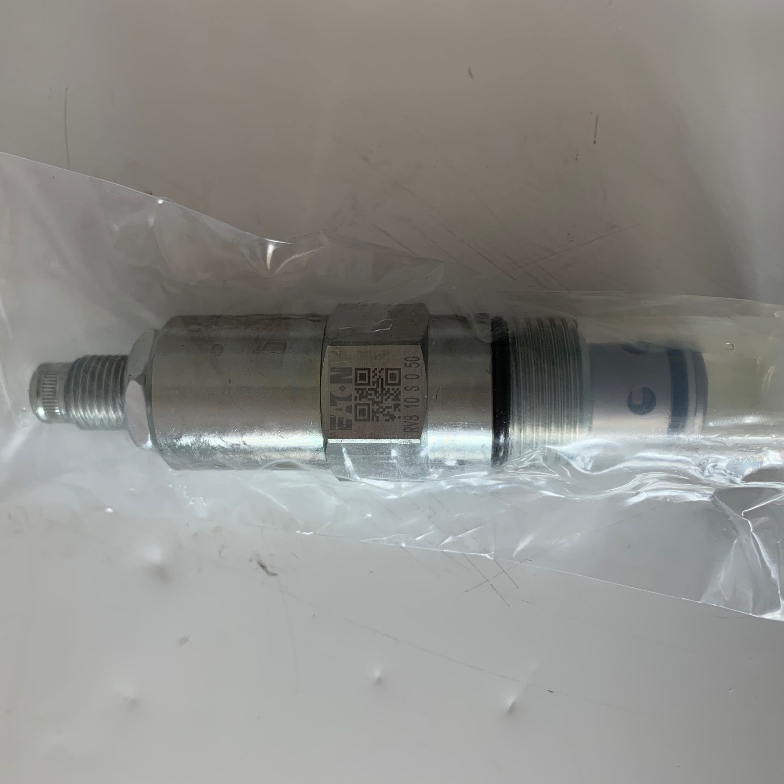 RV8 10 S 0 50 565577 RV8-10-S-0-50 RV8-10-S-0-25 RV8 10 S 0 25 566015 DAN FOSS EATON VICKERS original relief valve large stock