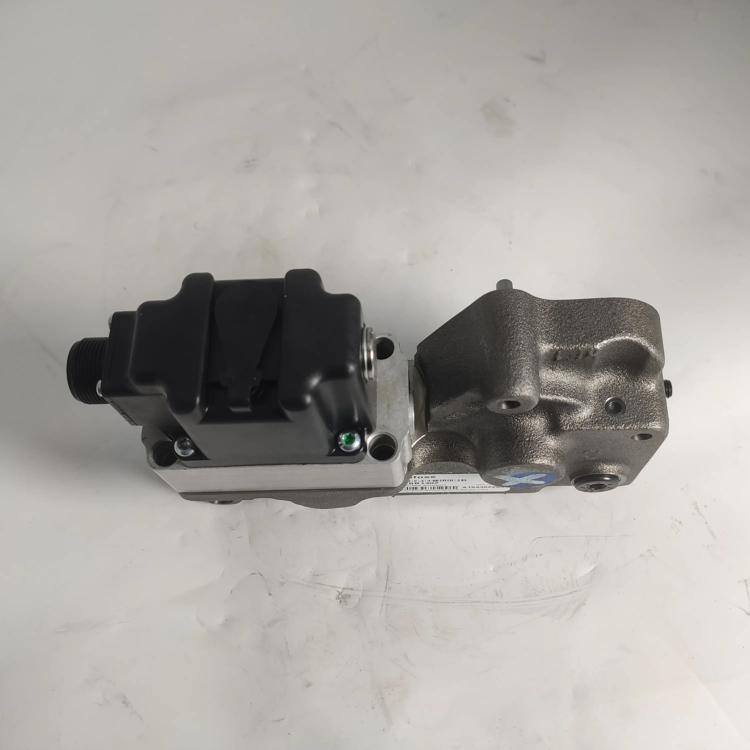 MCV Series Hydraulic Control Valve MCV116 MCV116A3204 MCV116A3501 MCV116G4204 MCV116G4201