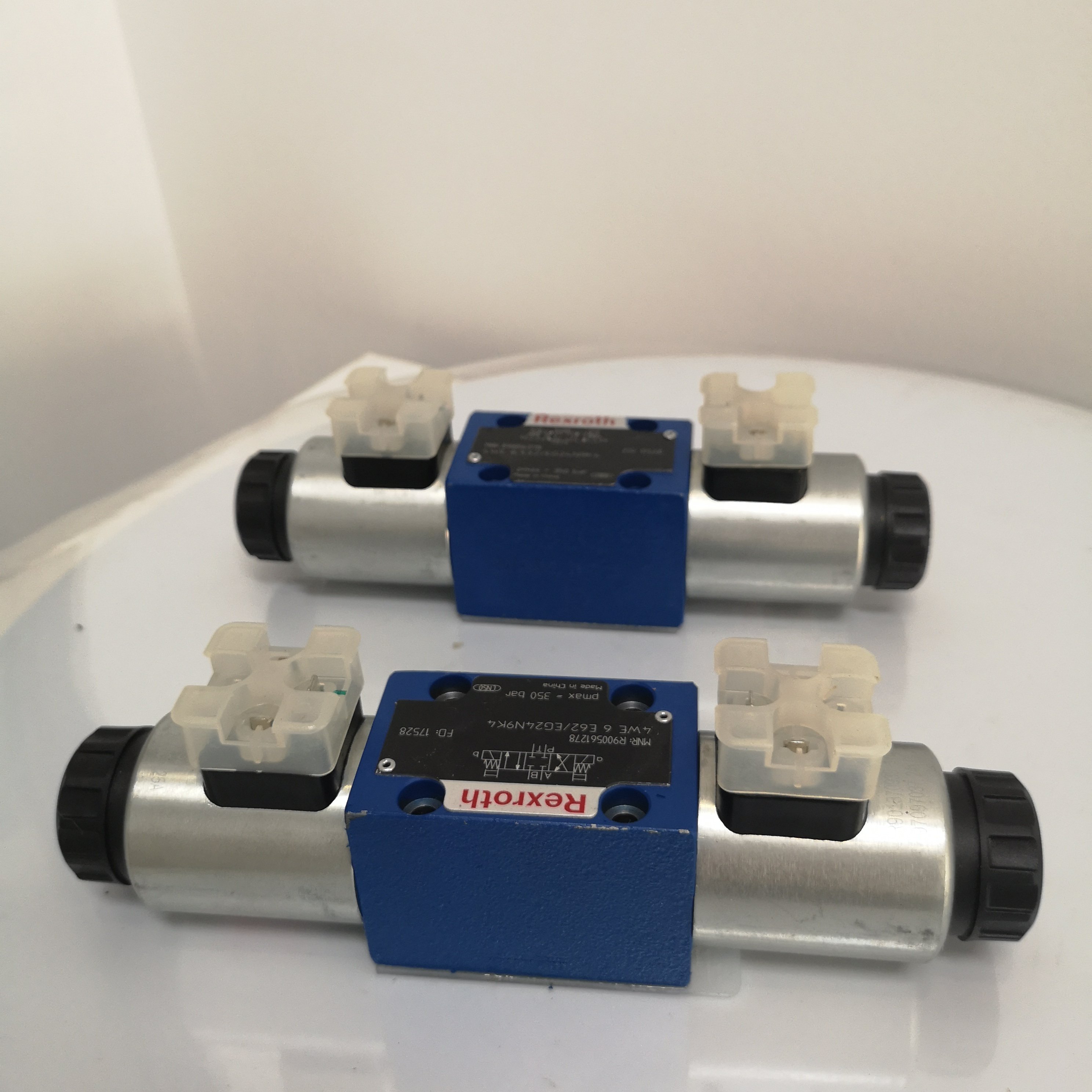Rotary shaft directional shaft valve 4WE6E62 hydraulic valve Solenoid valve
