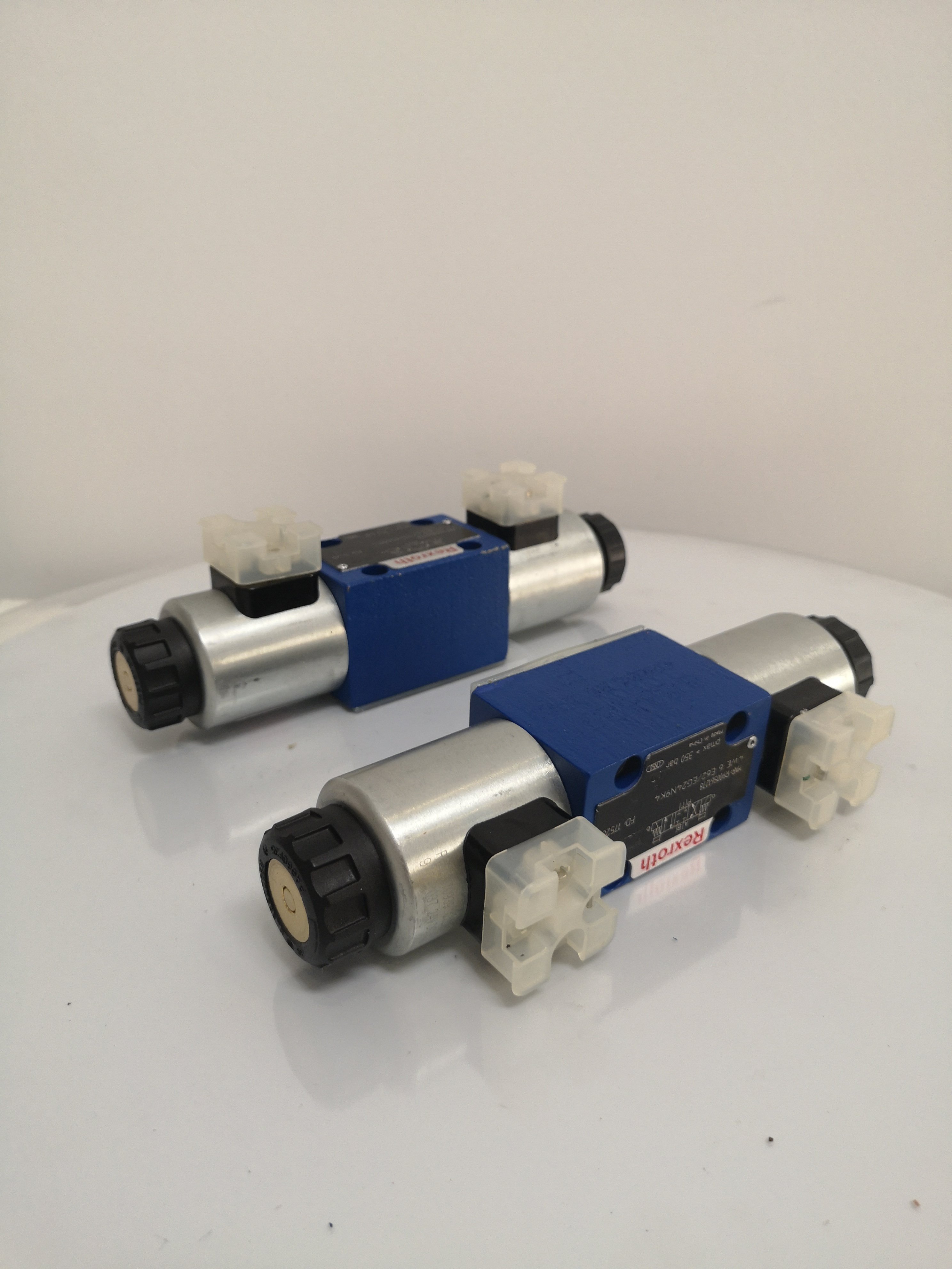 Rotary shaft directional shaft valve 4WE6E62 hydraulic valve Solenoid valve