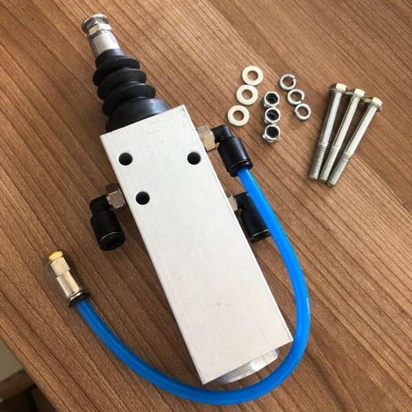 Hydraulic cylinder with PTO gear pump and valve