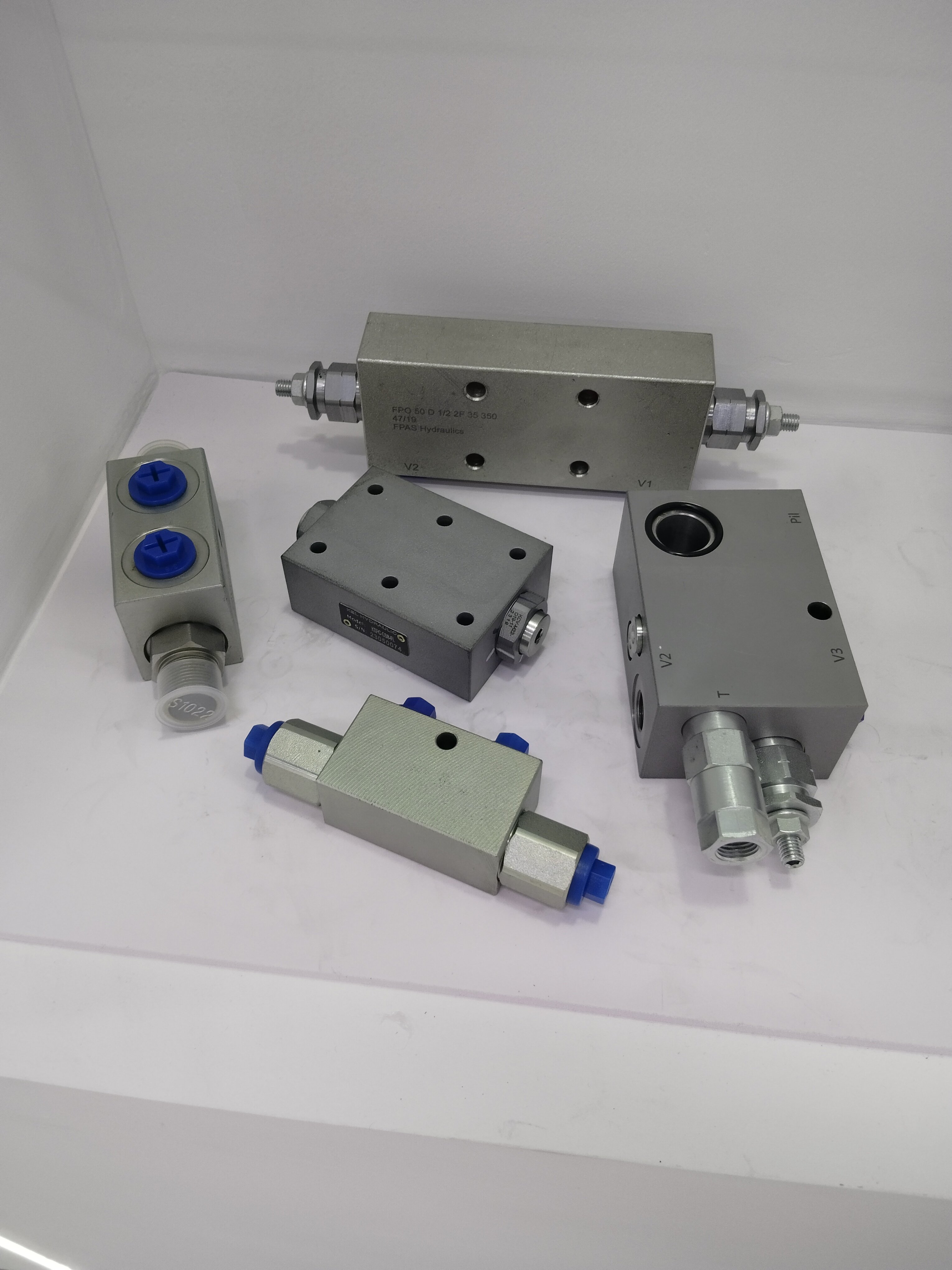 Hydraulic lock valve China Factory Supply Tadano Excavator Hydraulic Flow Control Valves export solenoid balance valve