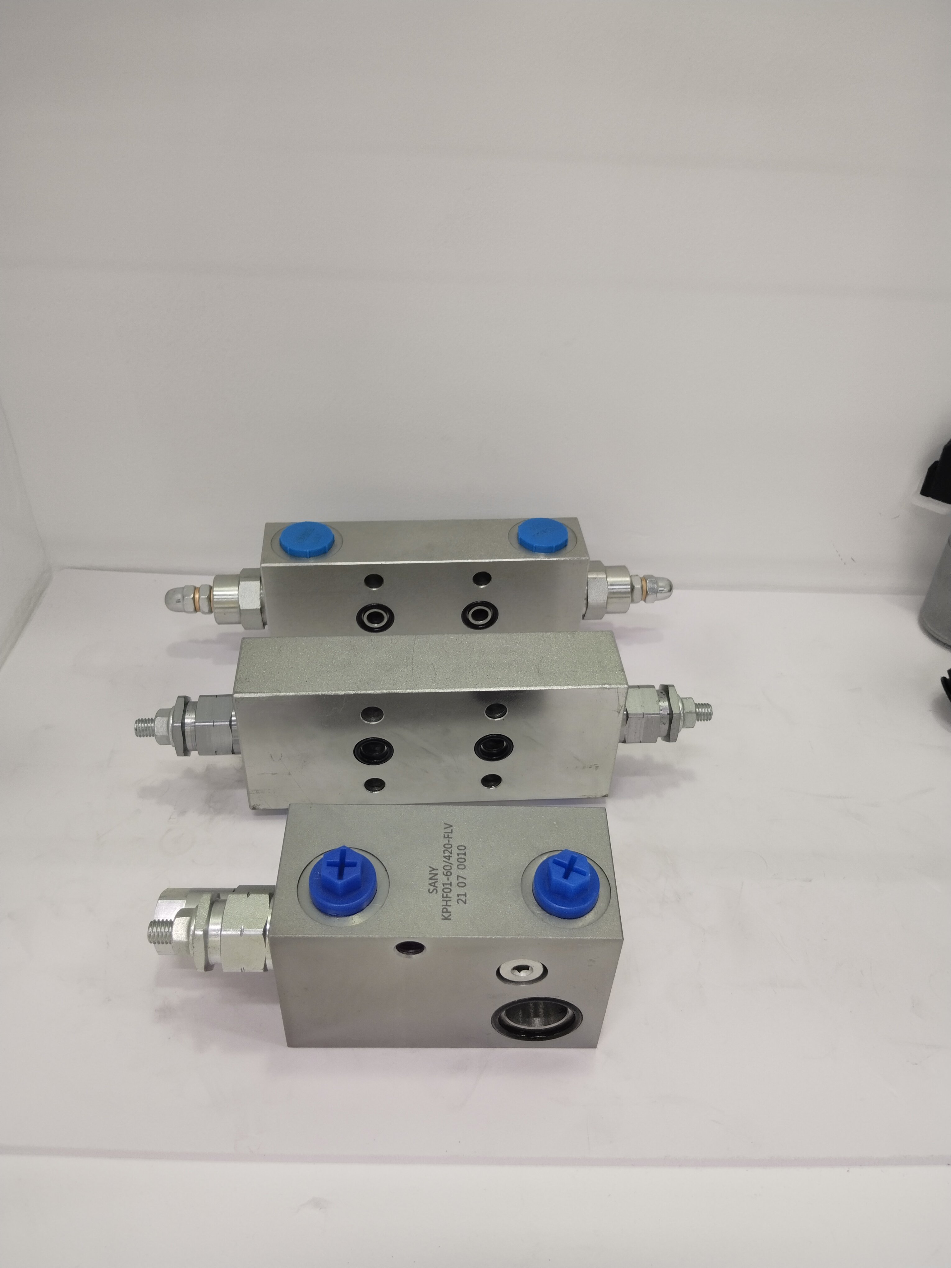 Hydraulic lock valve China Factory Supply Tadano Excavator Hydraulic Flow Control Valves export solenoid balance valve