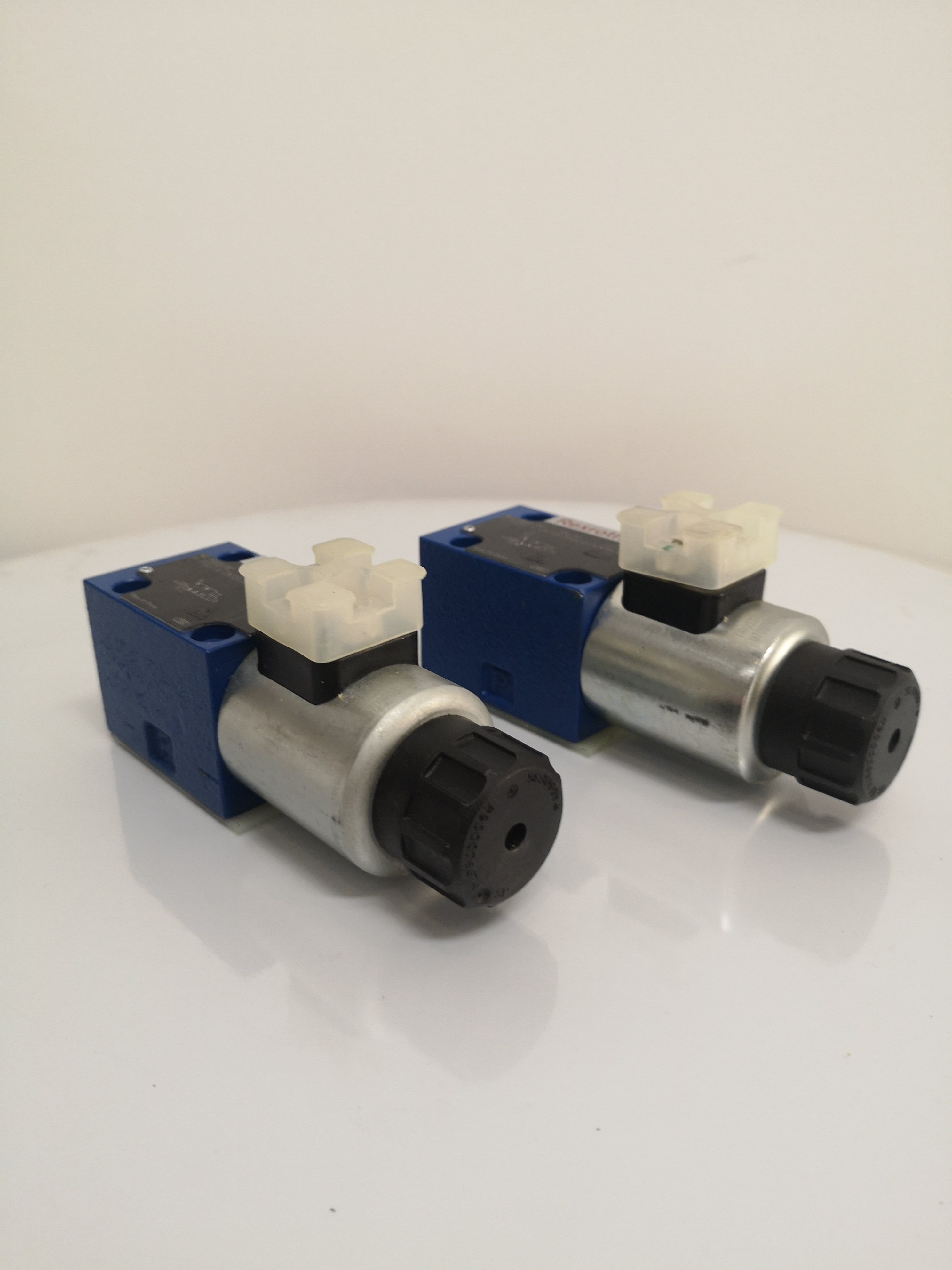 M-3SED 6 CK13/350CG24N9K4 Original Rexroth Solenoid Valve Hydraulic CK1X/350CG24N9K4 6 M-3SED 6UK1X/350CG24N9K4 R900052621
