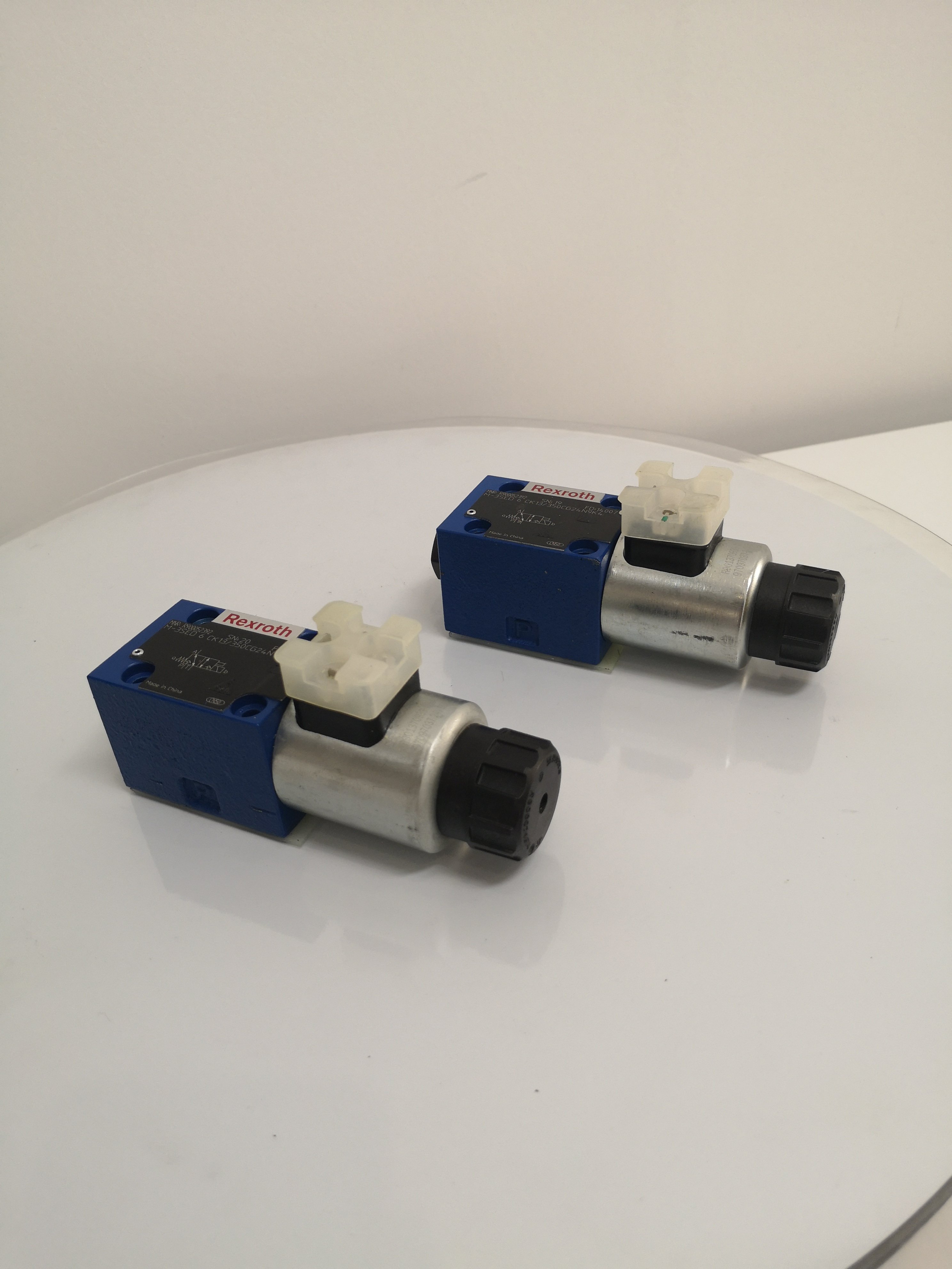 M-3SED 6 CK13/350CG24N9K4 Original Rexroth Solenoid Valve Hydraulic CK1X/350CG24N9K4 6 M-3SED 6UK1X/350CG24N9K4 R900052621