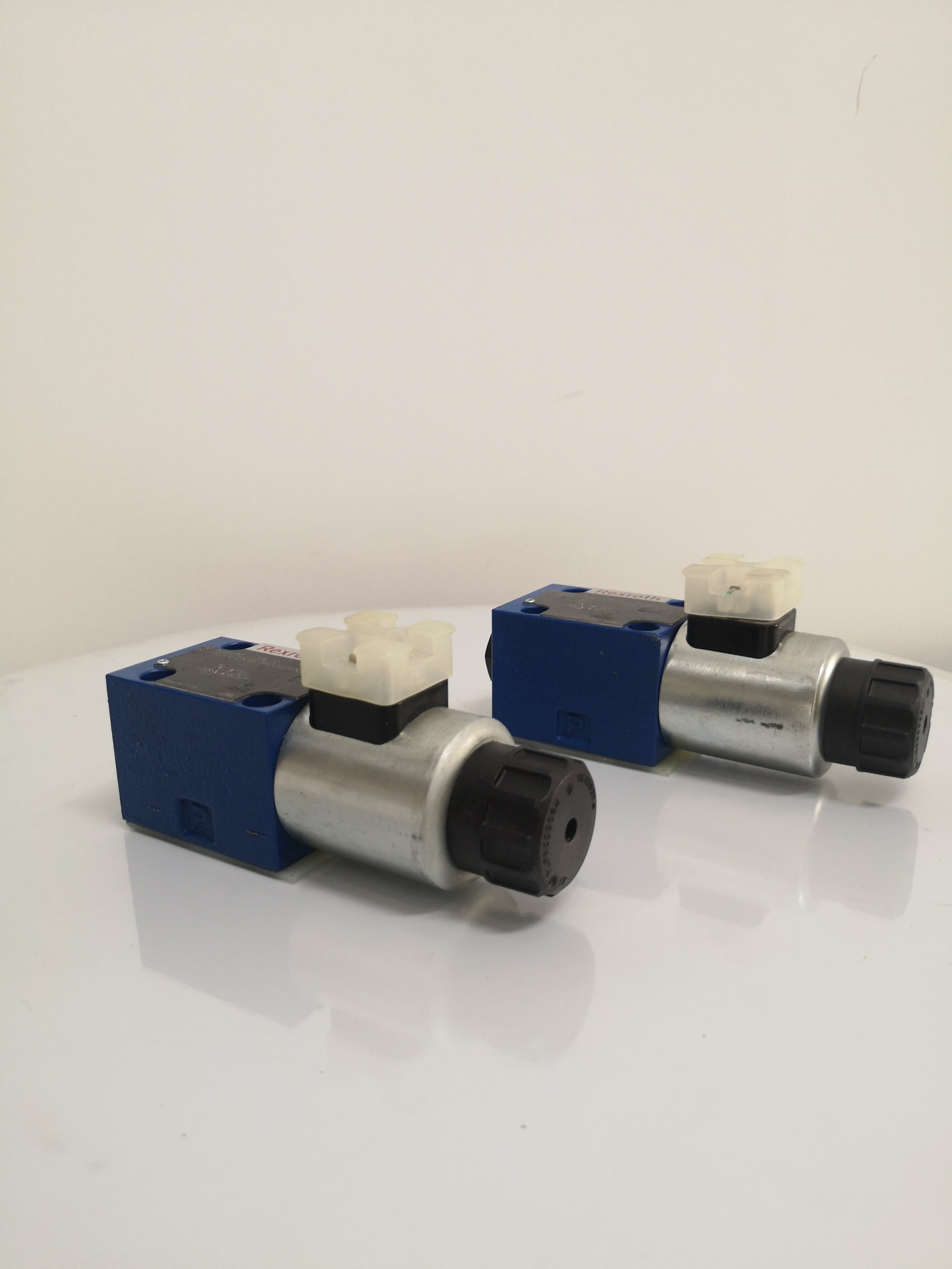M-3SED 6 CK13/350CG24N9K4 Original Rexroth Solenoid Valve Hydraulic CK1X/350CG24N9K4 6 M-3SED 6UK1X/350CG24N9K4 R900052621