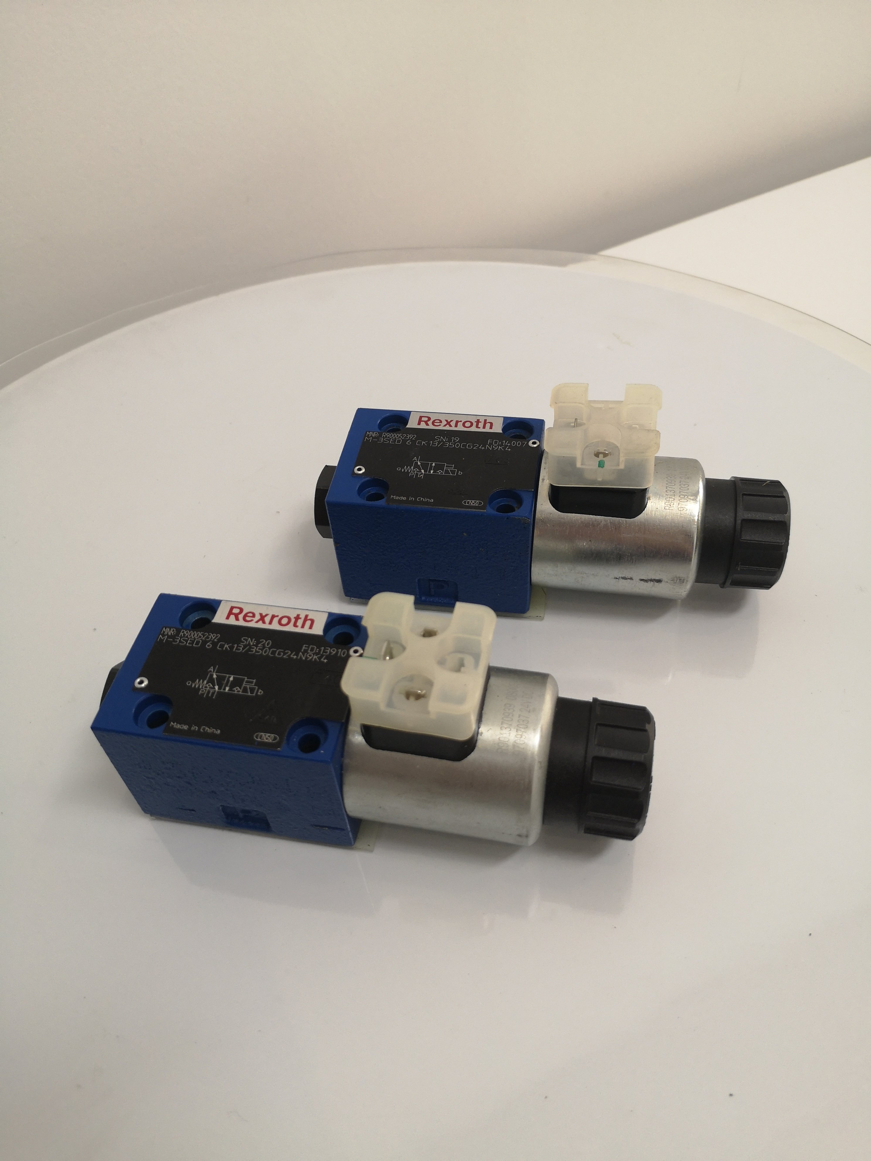 M-3SED 6 CK13/350CG24N9K4 Original Rexroth Solenoid Valve Hydraulic CK1X/350CG24N9K4 6 M-3SED 6UK1X/350CG24N9K4 R900052621