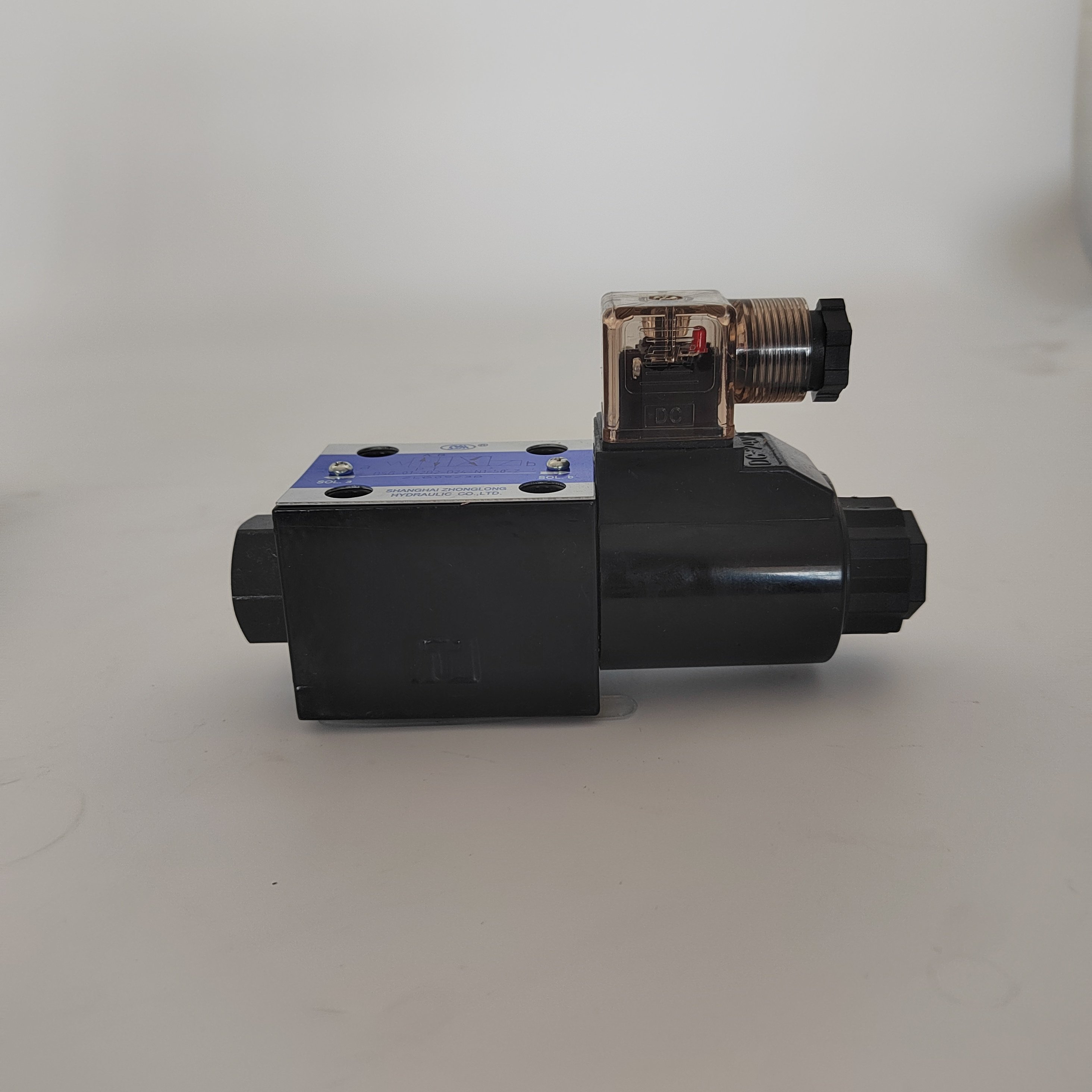 DSG-02-3C4 New Solenoid Hydraulic Flow Control Valve Directional Control Valve