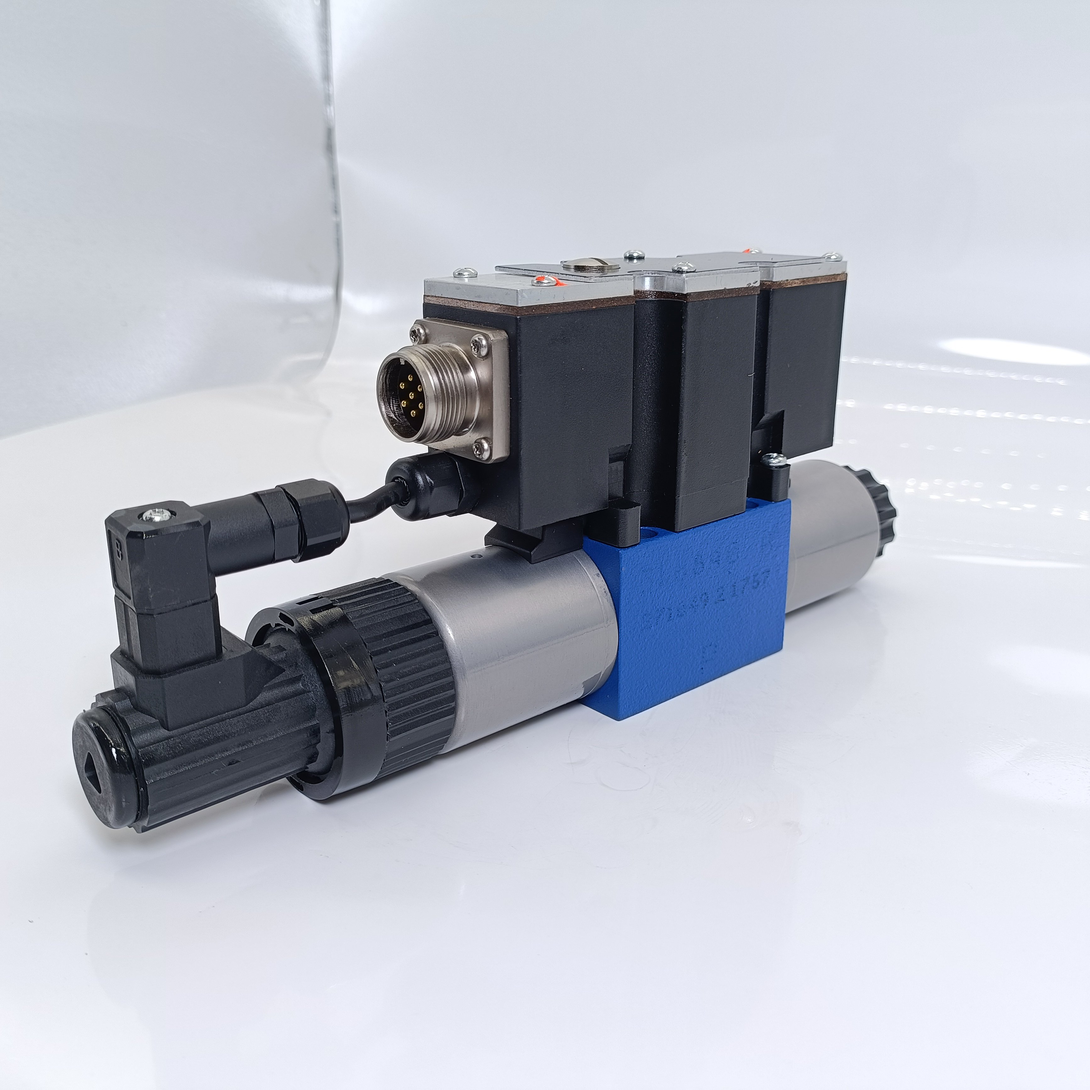 Proportional directional valve 4WRAE 4WRAE6 4WRAE10 4WRA6 4WRA10 4WRE 4WREE 4WREE6 4WREE10 4WRE6 4WRE10 4WREE6V16-2X/G24K31/A1V