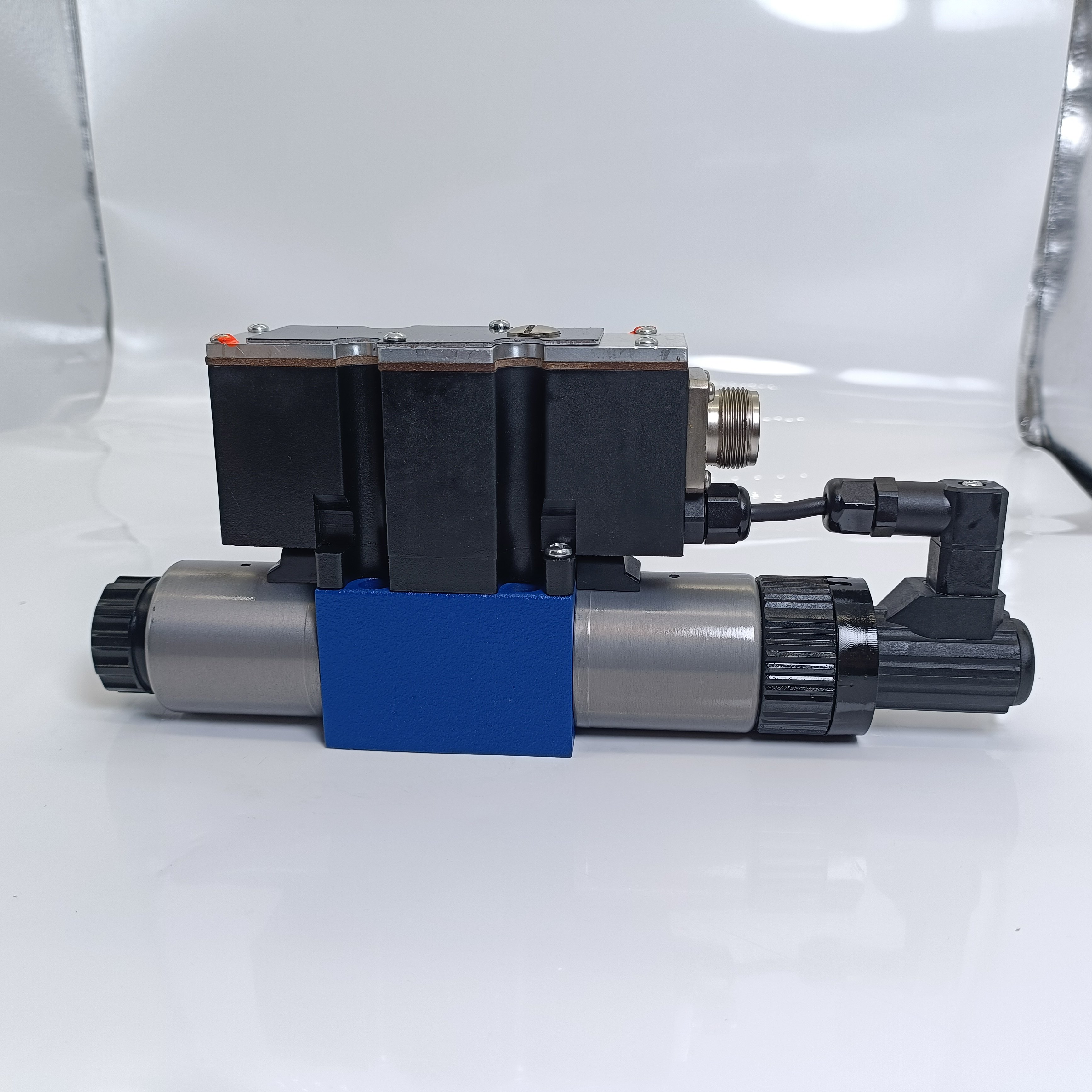 Proportional directional valve 4WRAE 4WRAE6 4WRAE10 4WRA6 4WRA10 4WRE 4WREE 4WREE6 4WREE10 4WRE6 4WRE10 4WREE6V16-2X/G24K31/A1V