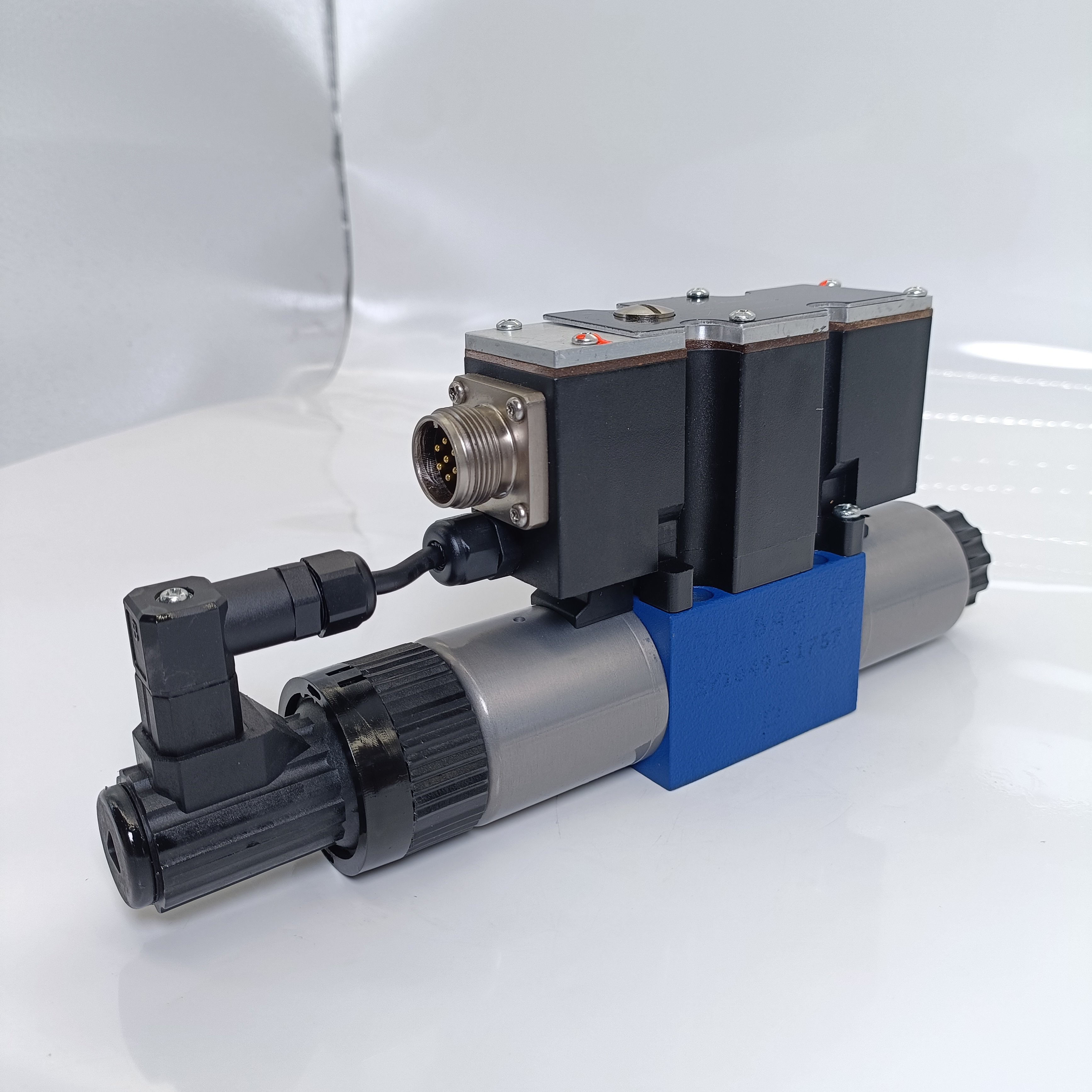 Proportional directional valve 4WRAE 4WRAE6 4WRAE10 4WRA6 4WRA10 4WRE 4WREE 4WREE6 4WREE10 4WRE6 4WRE10 4WREE6V16-2X/G24K31/A1V