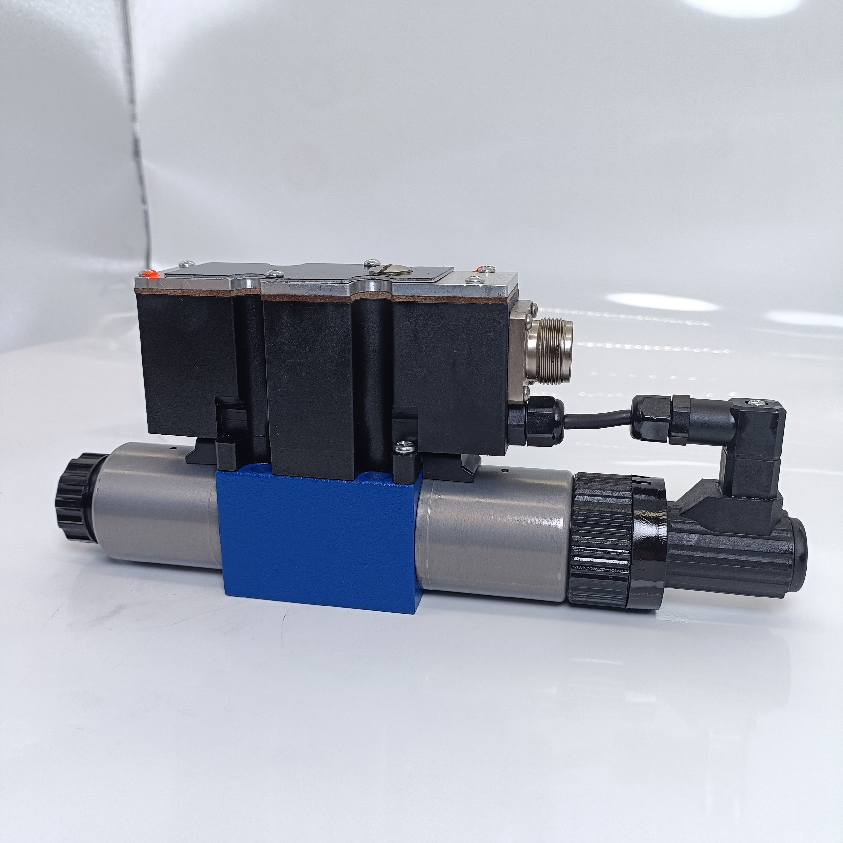 Proportional directional valve 4WRAE 4WRAE6 4WRAE10 4WRA6 4WRA10 4WRE 4WREE 4WREE6 4WREE10 4WRE6 4WRE10 4WREE6V16-2X/G24K31/A1V