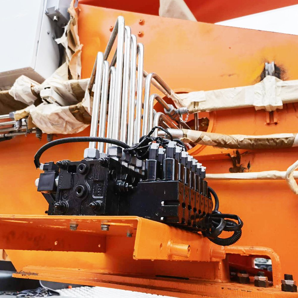 Hot Sale Load Sending Hydraulic Pressure Control Valves Hydraulic Main Control Valve for Crane Use