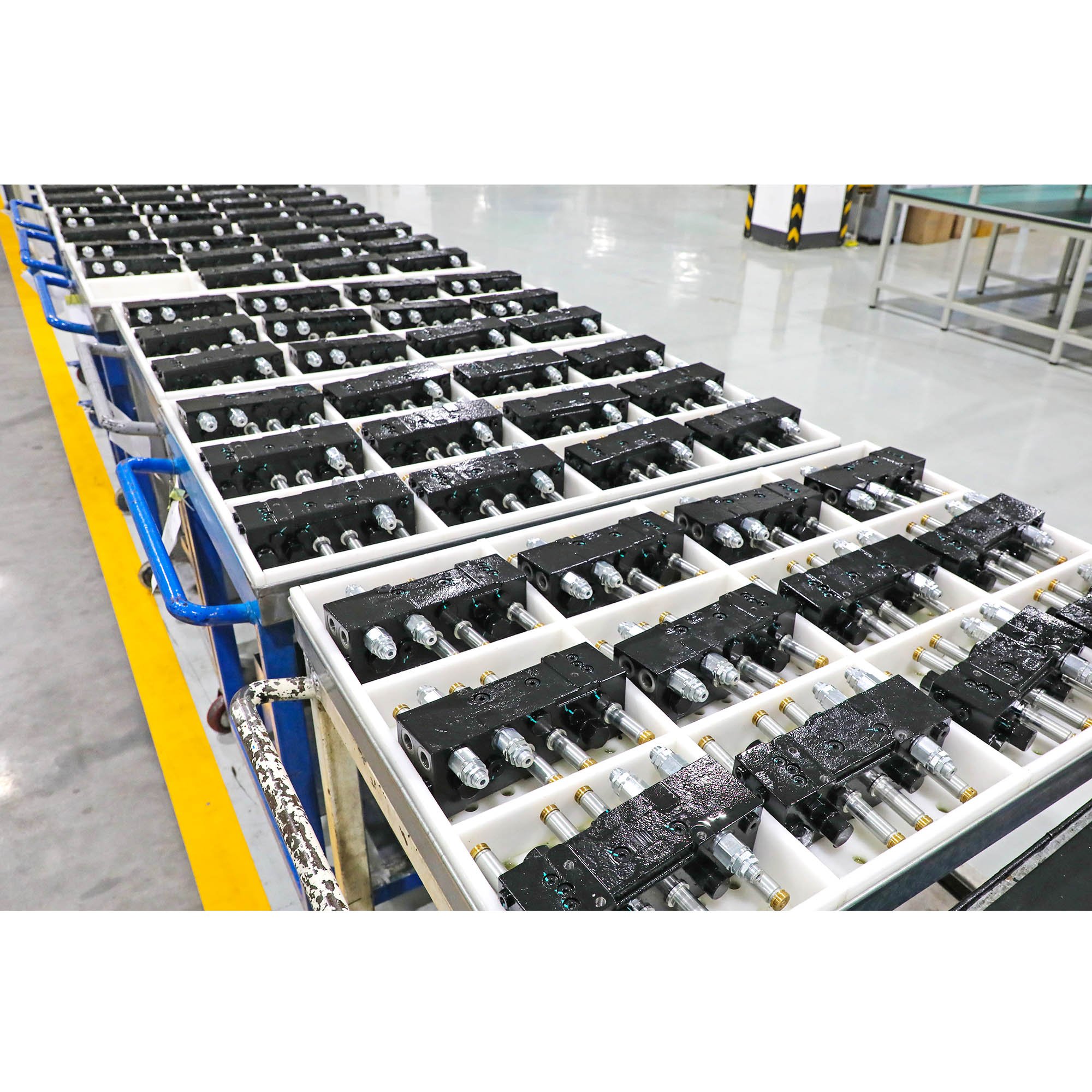 Hydraulic Sectional Control Valve with Hydraulic Valve Spools Hydraulic Levers